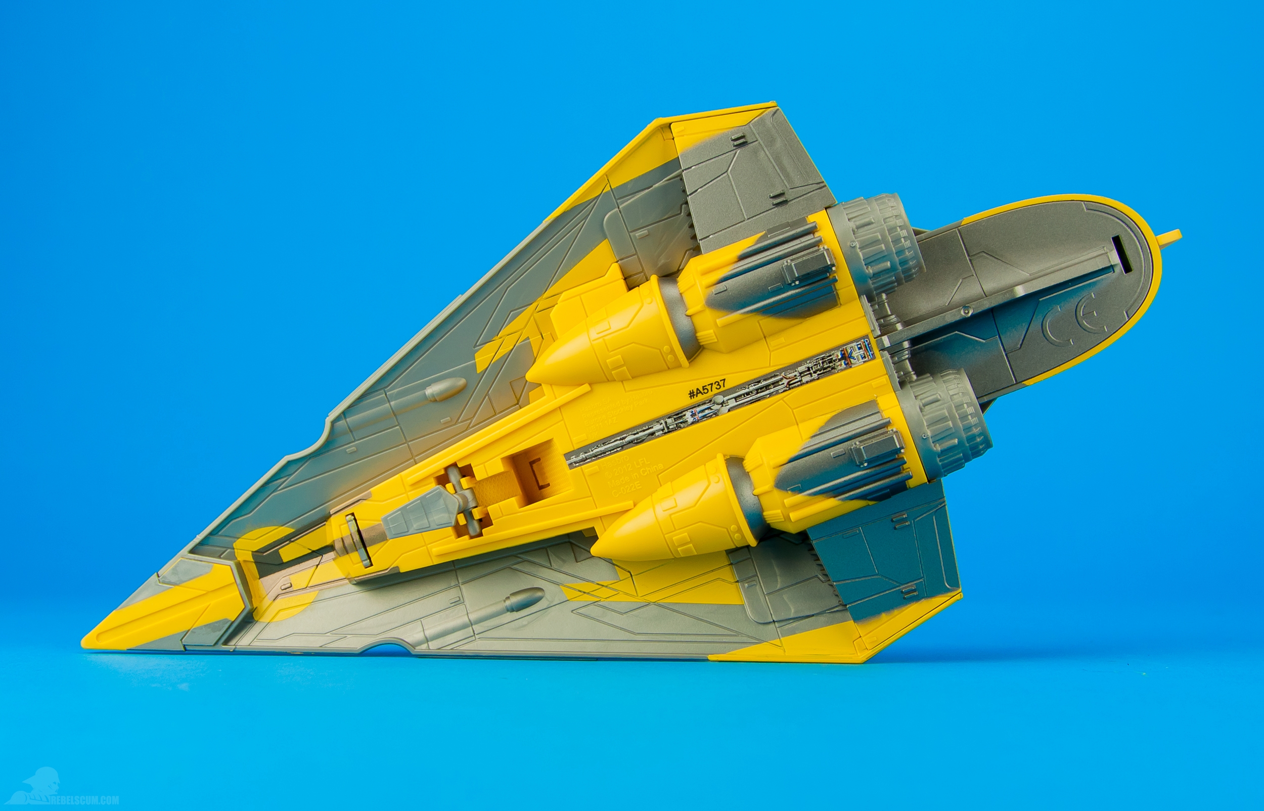 Anakin-Jedi-Starfighter-2014-Saga-Legends-Class-II-005.jpg