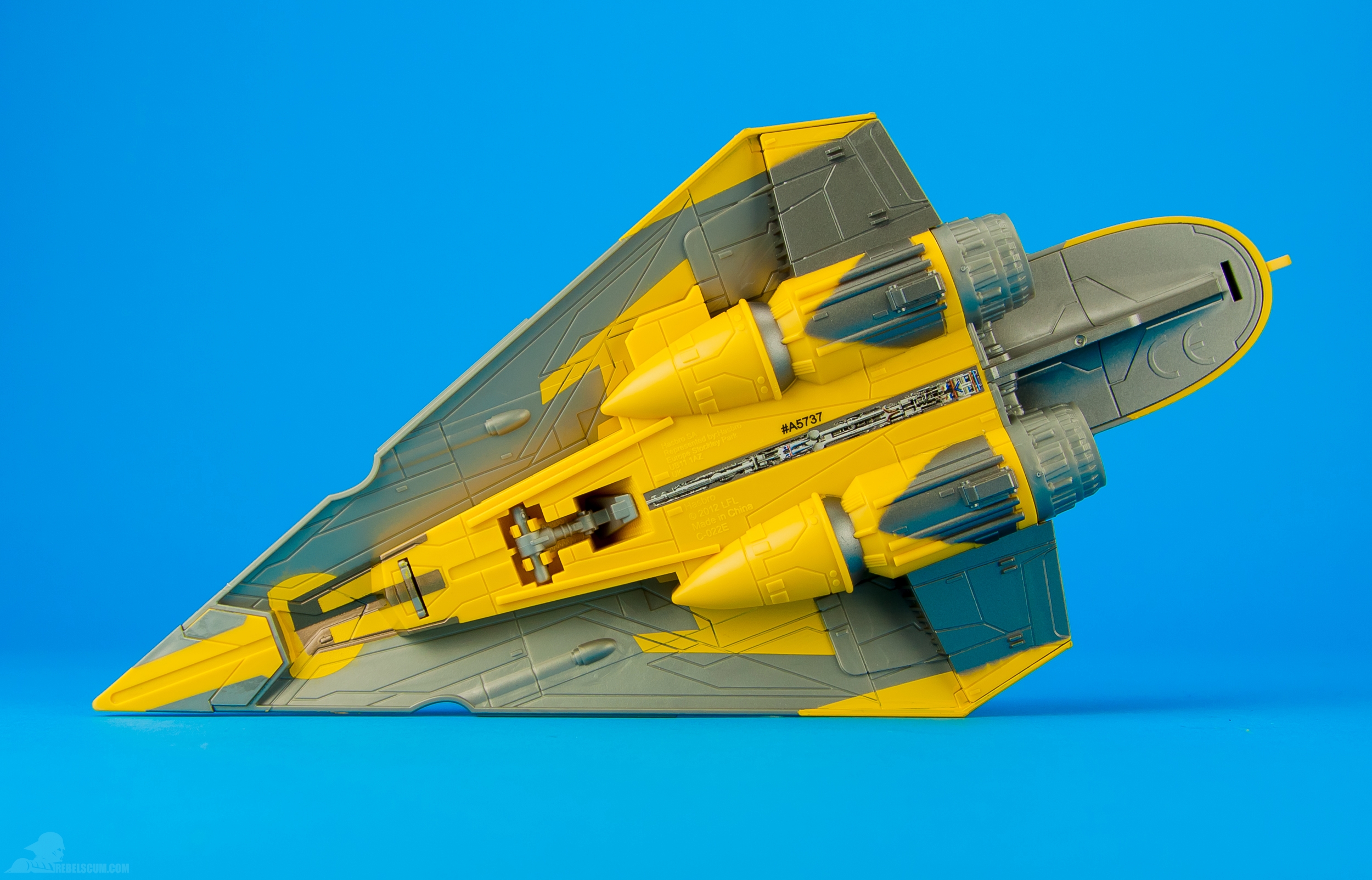 Anakin-Jedi-Starfighter-2014-Saga-Legends-Class-II-006.jpg