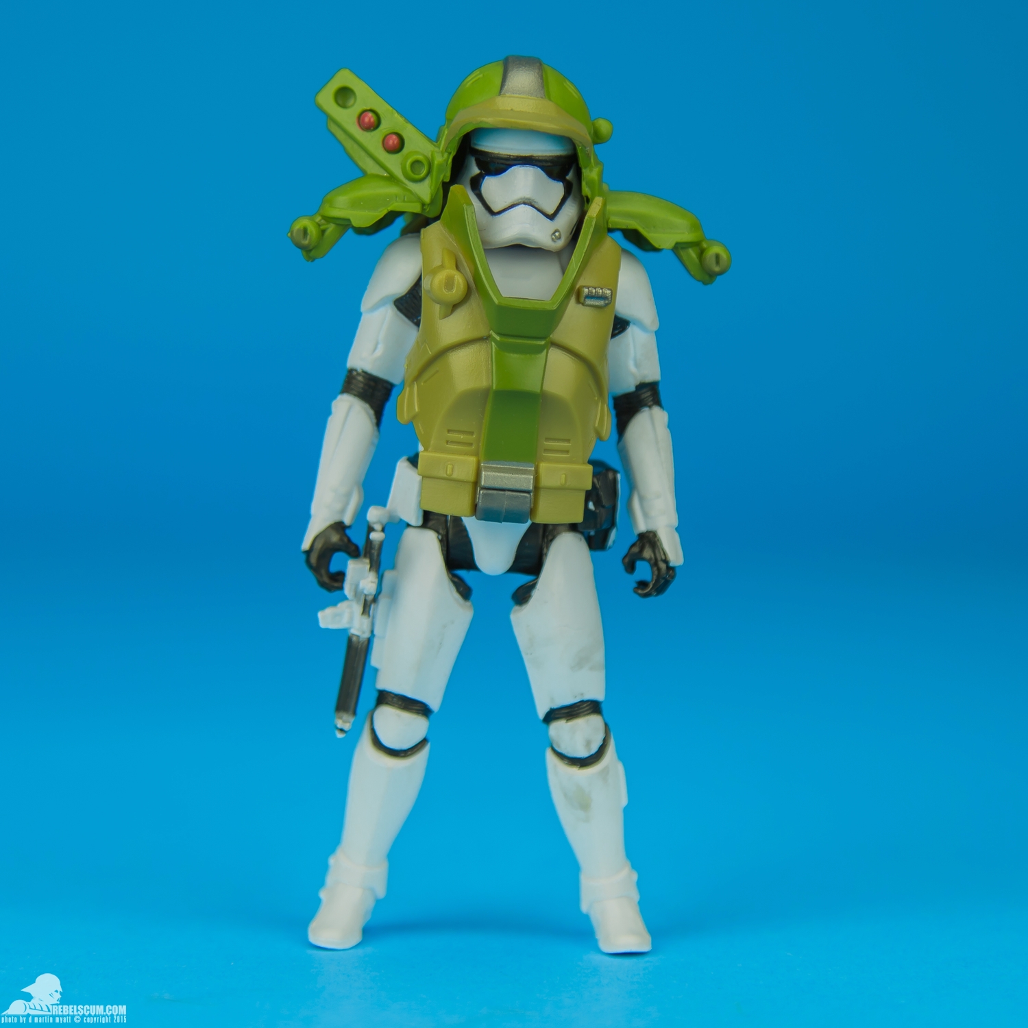 Armor-Up-First-Order-Stormtrooper-The-Force-Awakens-005.jpg