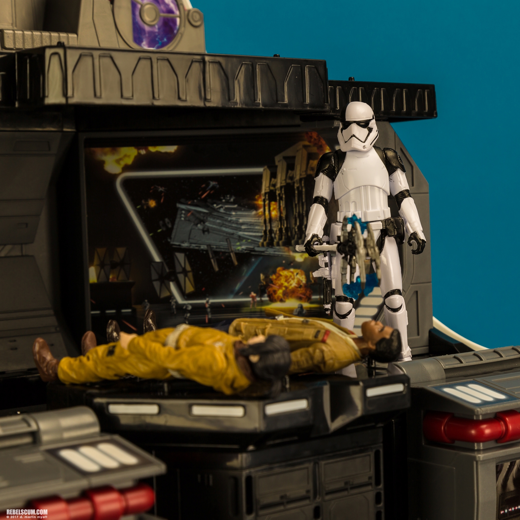 BB-8-2-in-1-Mega-Playset-The-Last-Jedi-Hasbro-Snoke-027.jpg