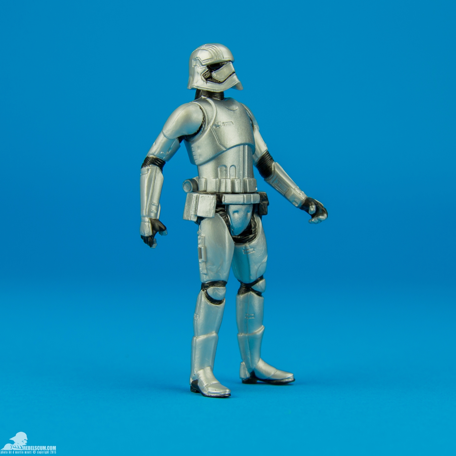 Captain-Phasma-Star-Wars-The-Force-Awakens-Hasbro-002.jpg