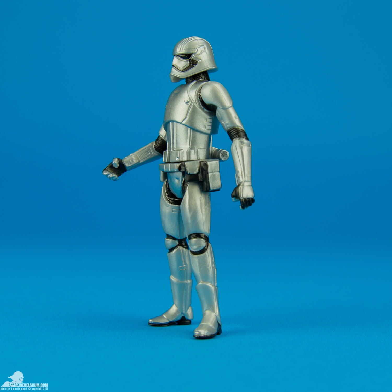 Captain-Phasma-Star-Wars-The-Force-Awakens-Hasbro-003.jpg