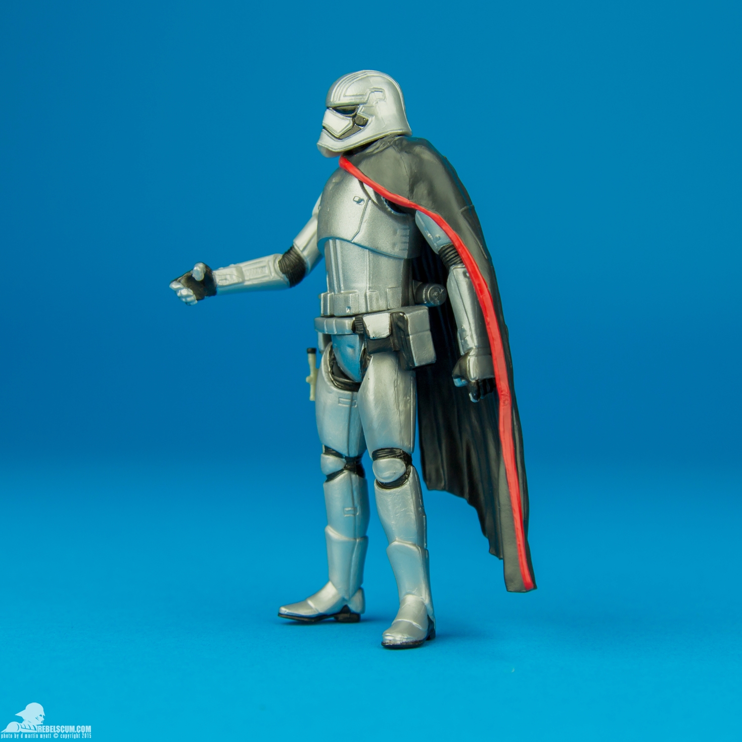 Captain-Phasma-Star-Wars-The-Force-Awakens-Hasbro-007.jpg