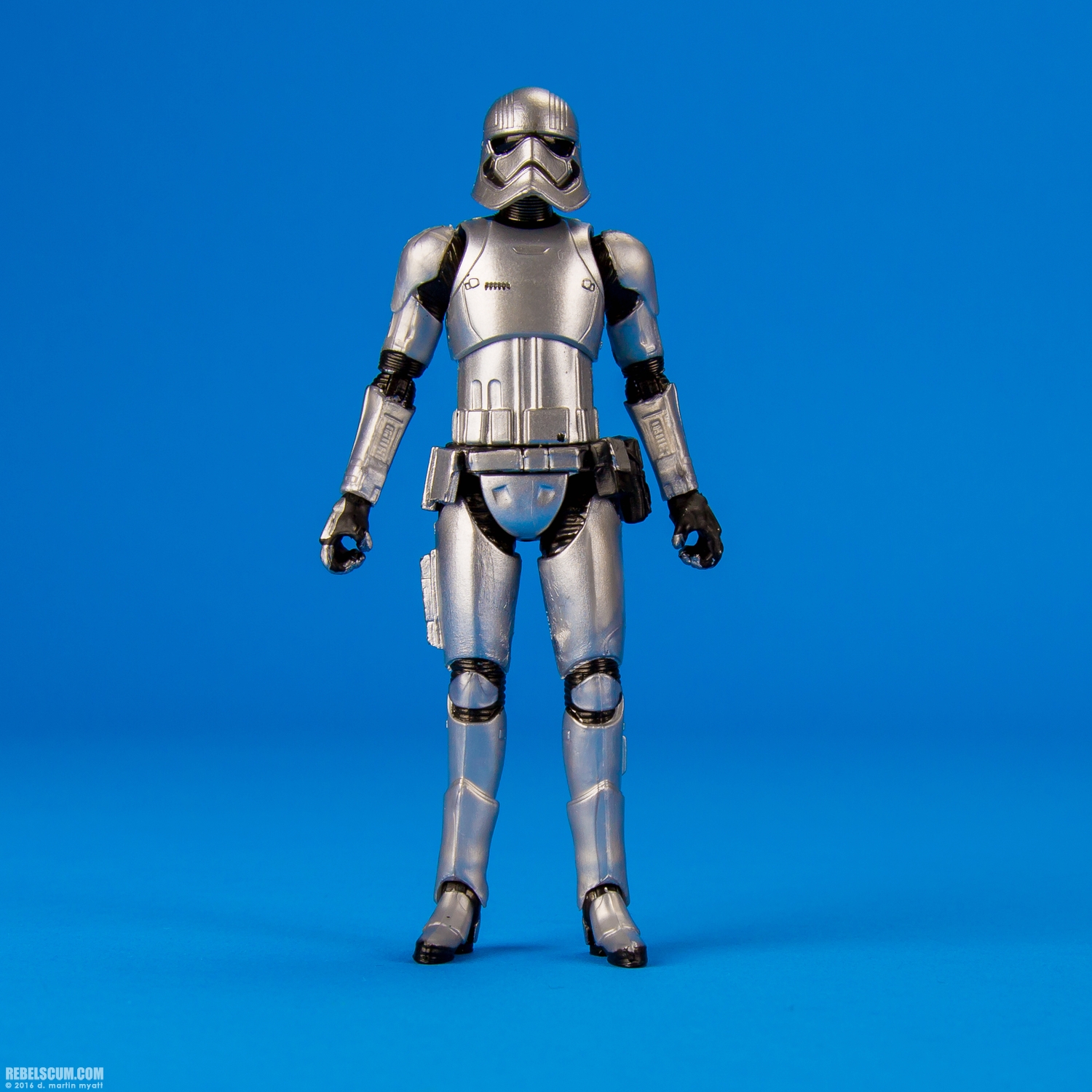 Captain-Phasma-The-Black-Series-Hasbro-Walmart-Star-Wars-005.jpg