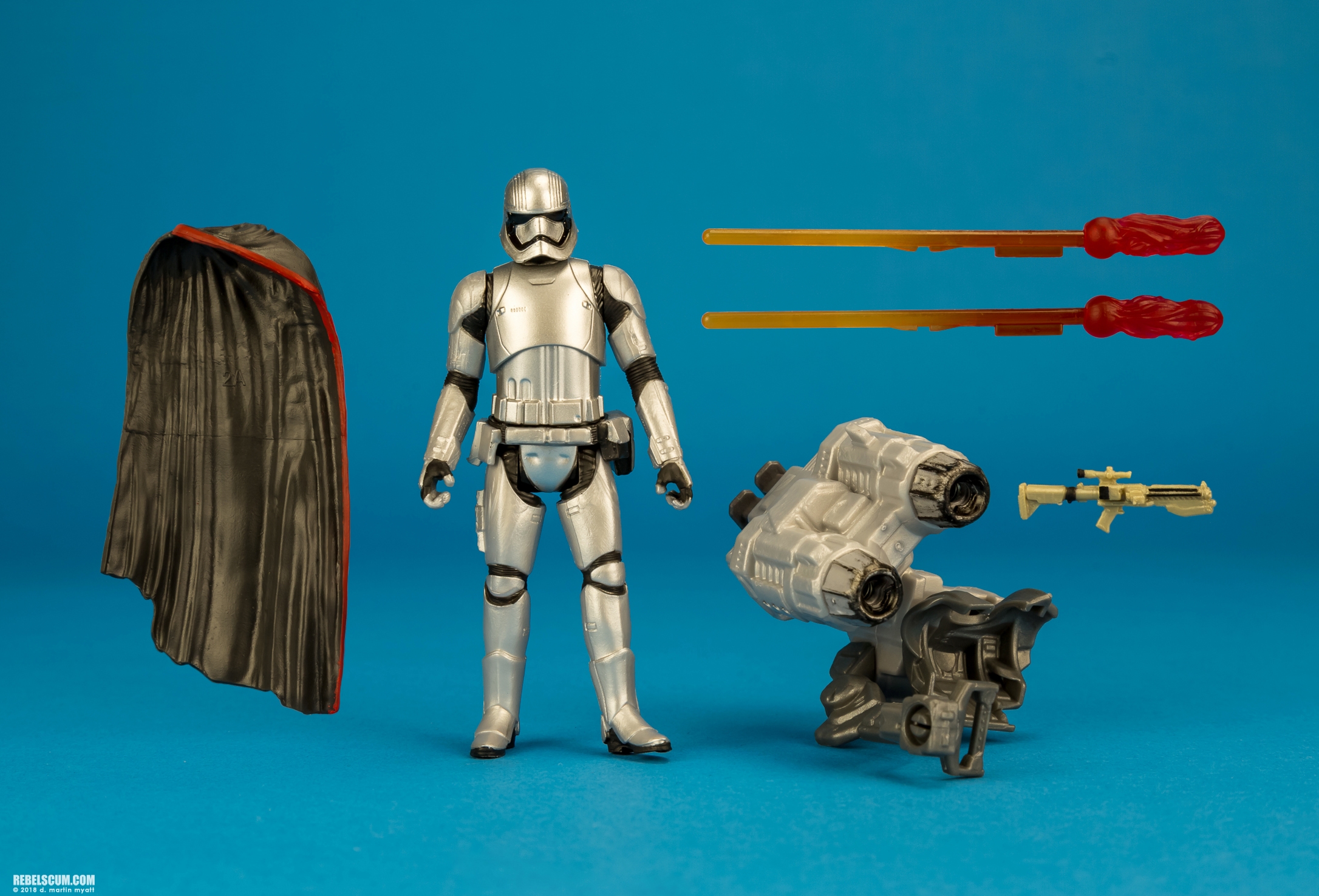 Captain-Phasma-VS-Finn-Jakku-Star-Wars-Universe-Hasbro-014.jpg