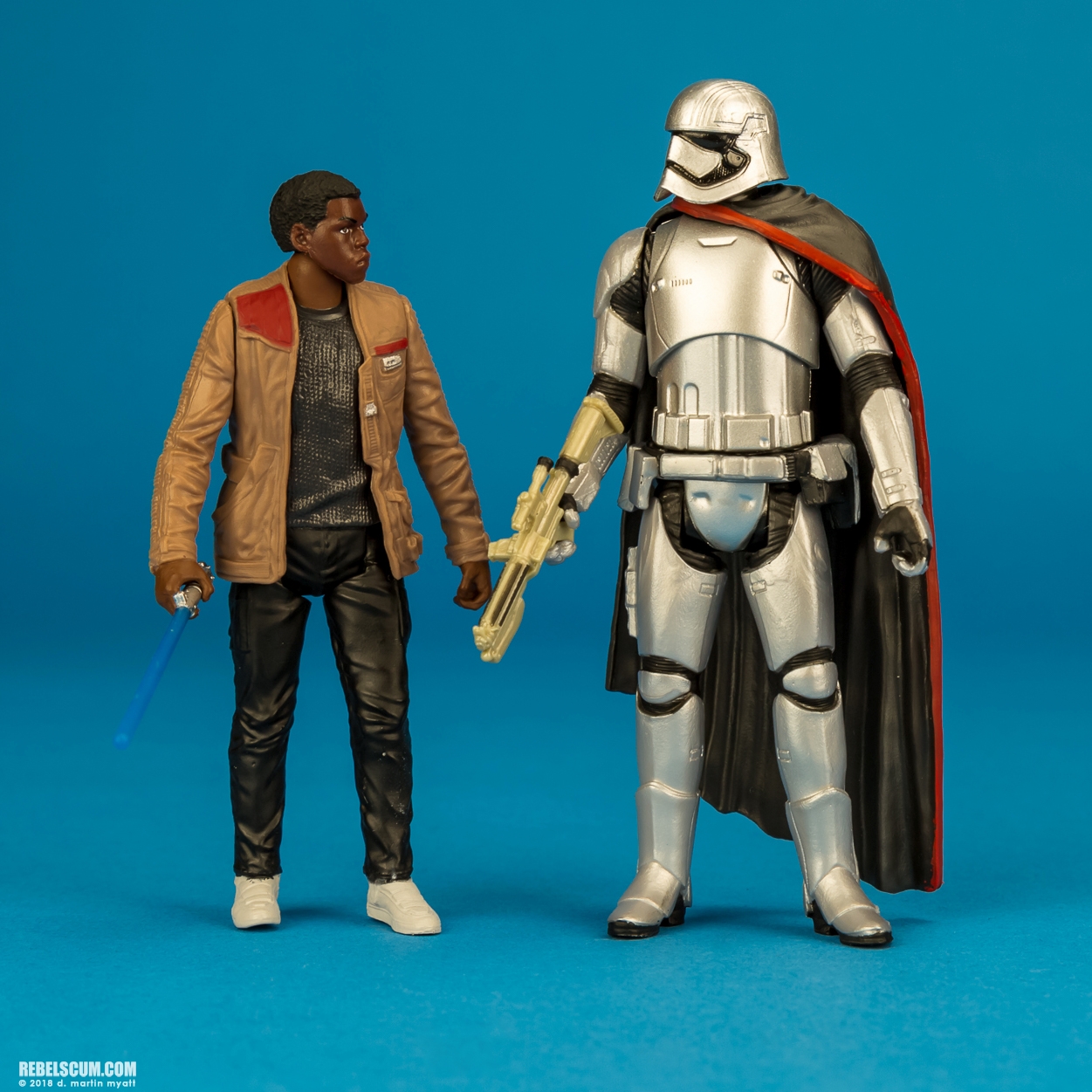 Captain-Phasma-VS-Finn-Jakku-Star-Wars-Universe-Hasbro-016.jpg