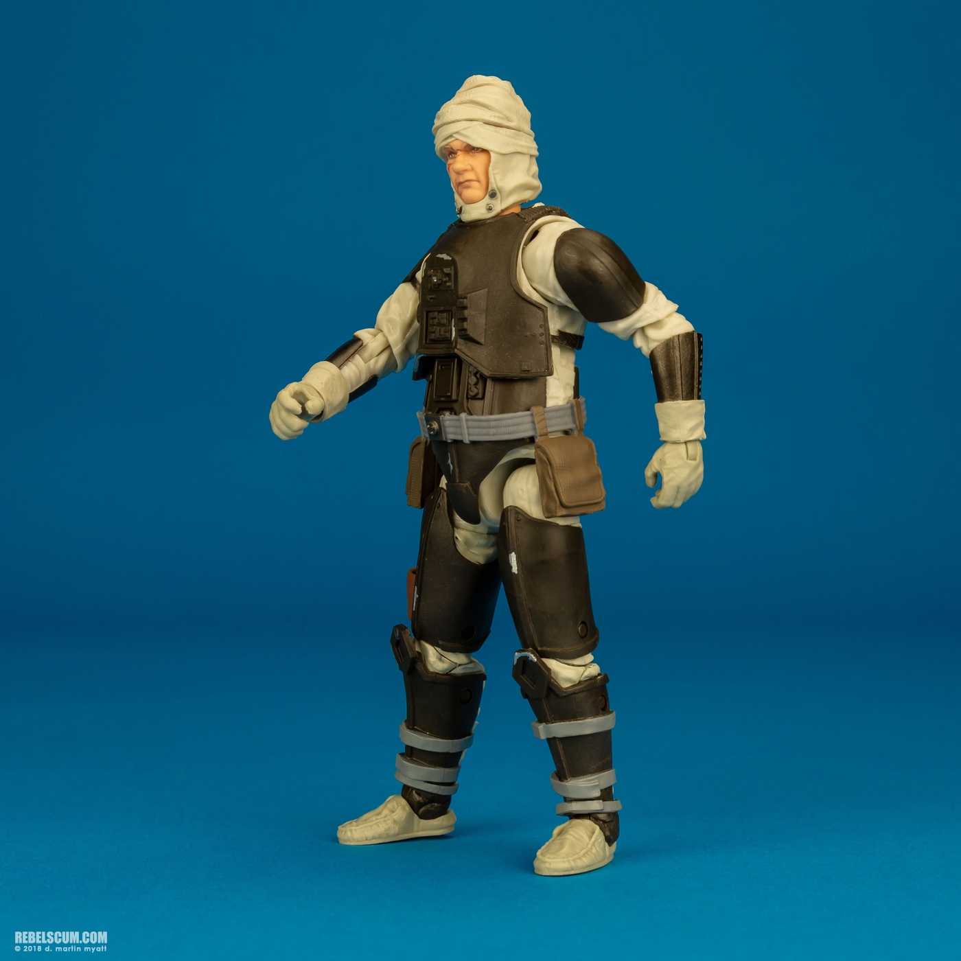 Dengar-74-Hasbro-Star-Wars-The-Black-Series-003.jpg