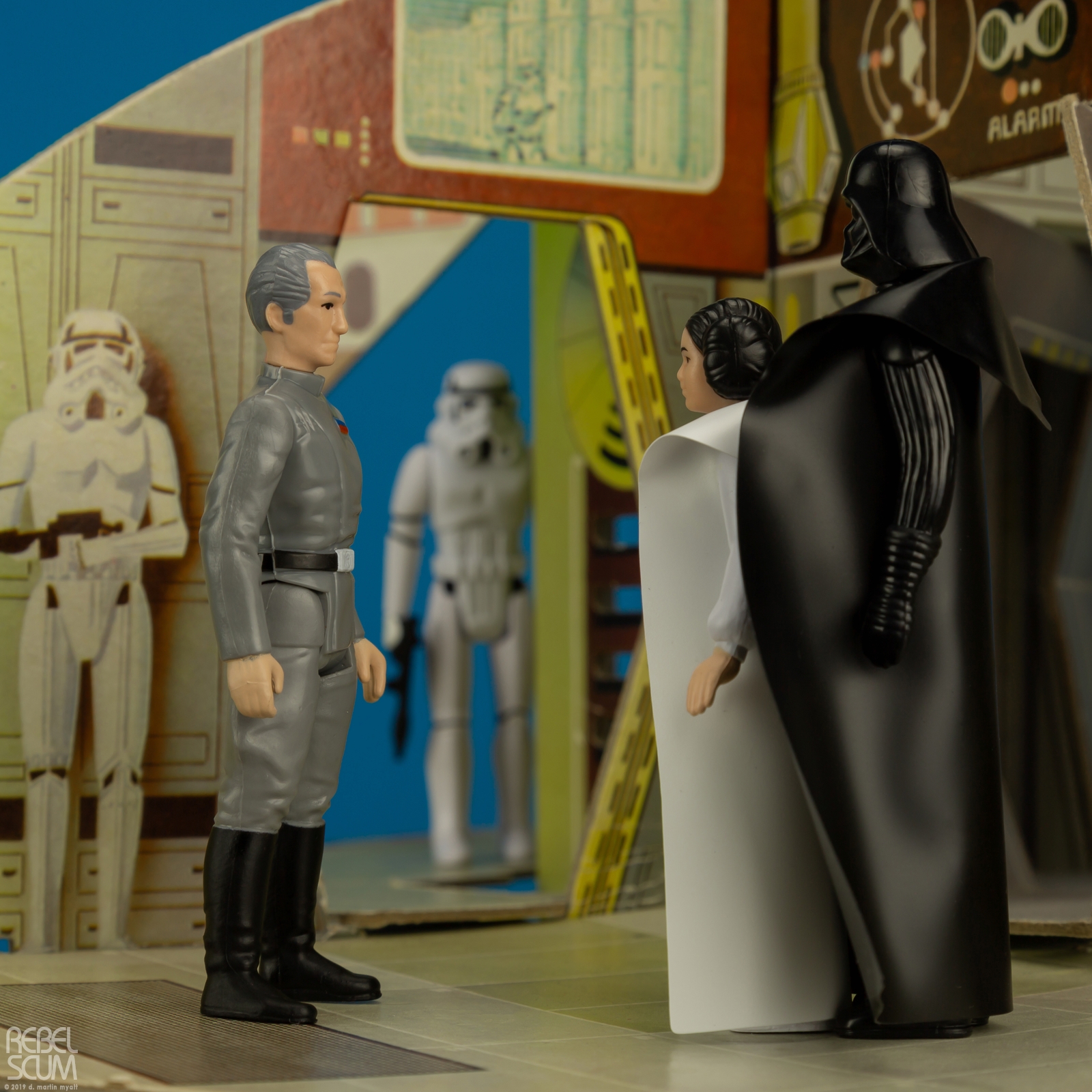 Escape-From-The-Death-Star-Grand-Moff-Tarkin-Hasbro-Retro-010.jpg