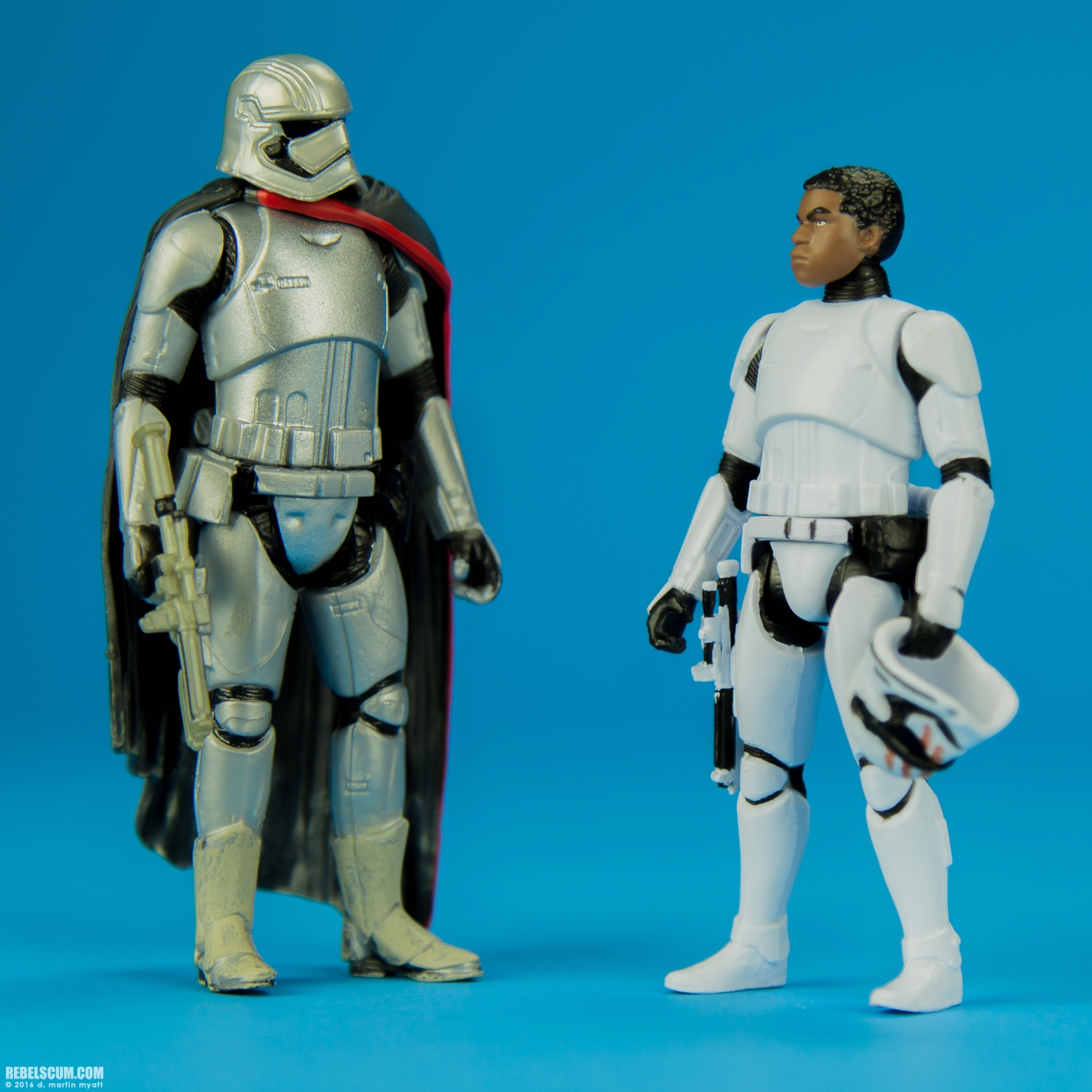 Finn-FN-2187-The-Force-Awakens-2016-Hasbro-010.jpg