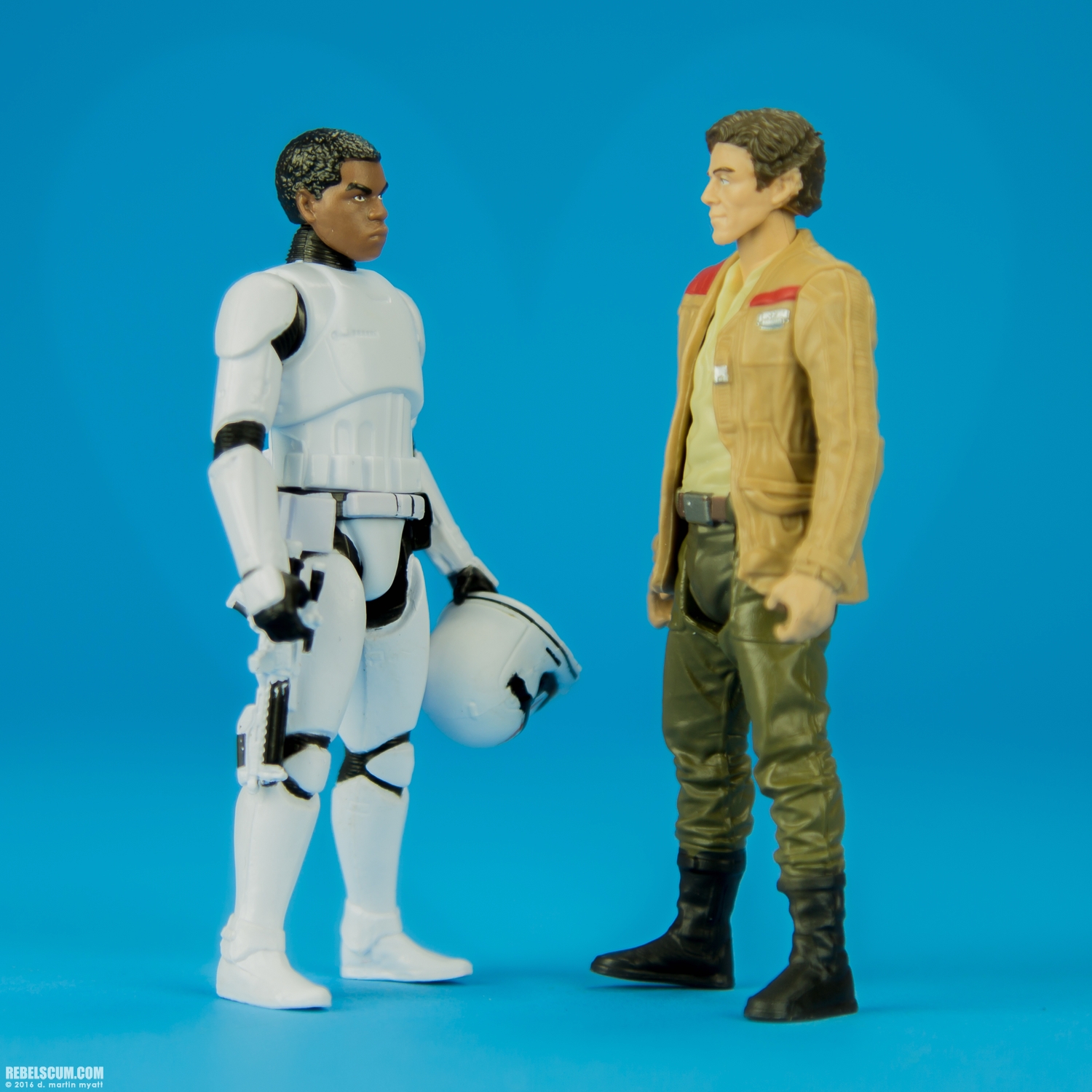 Finn-FN-2187-The-Force-Awakens-2016-Hasbro-011.jpg