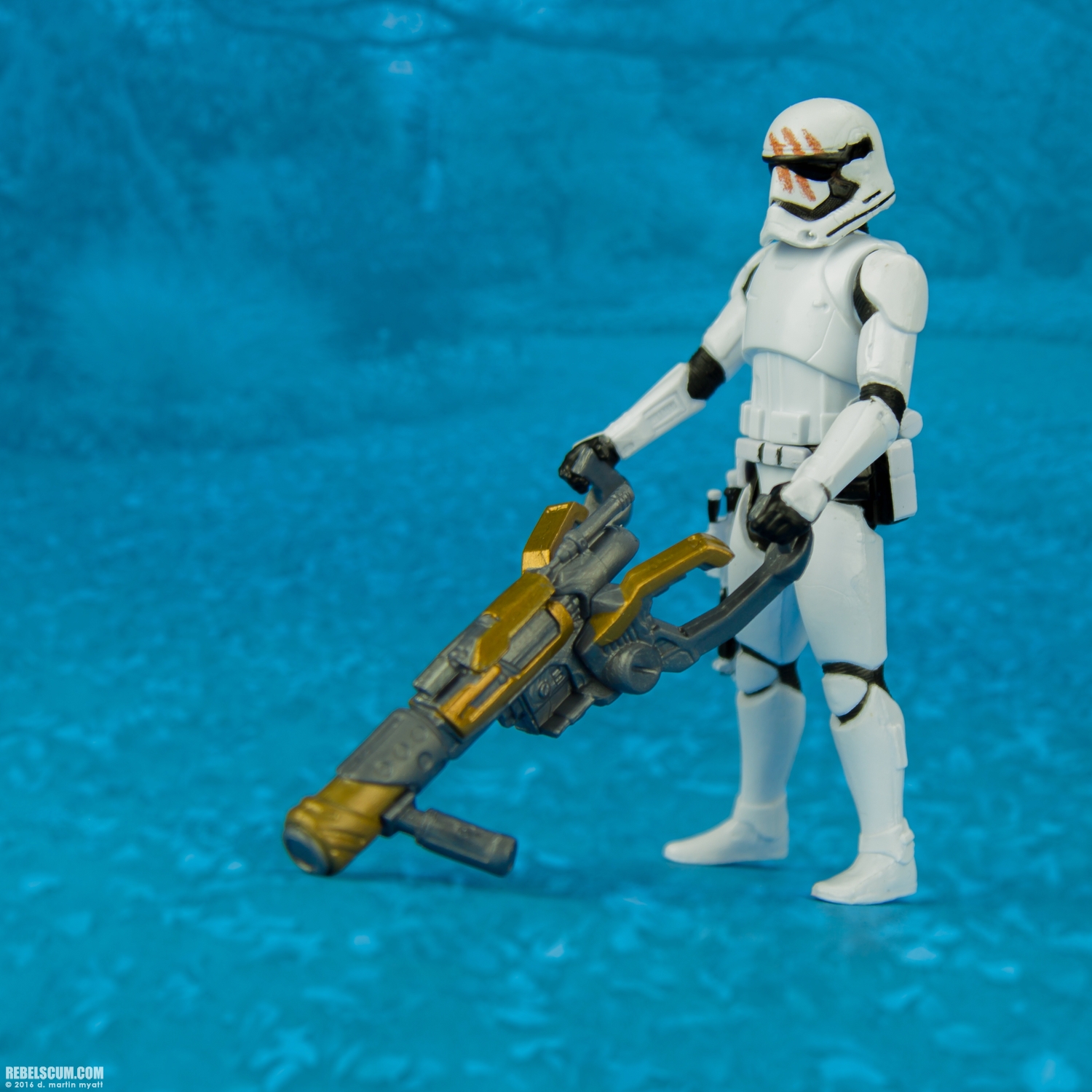 Finn-FN-2187-The-Force-Awakens-2016-Hasbro-014.jpg