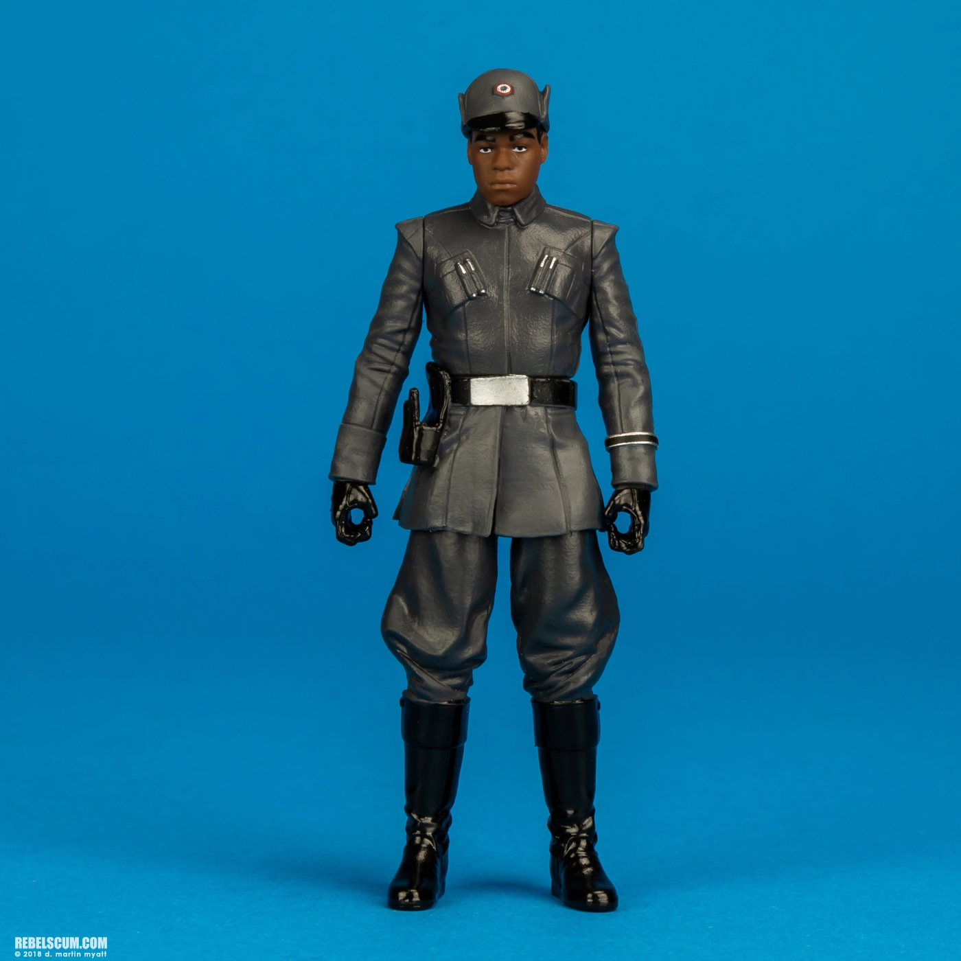 Finn-First-Order-Disguise-Captain-Phasma-Forcelink-Hasbro-001.jpg