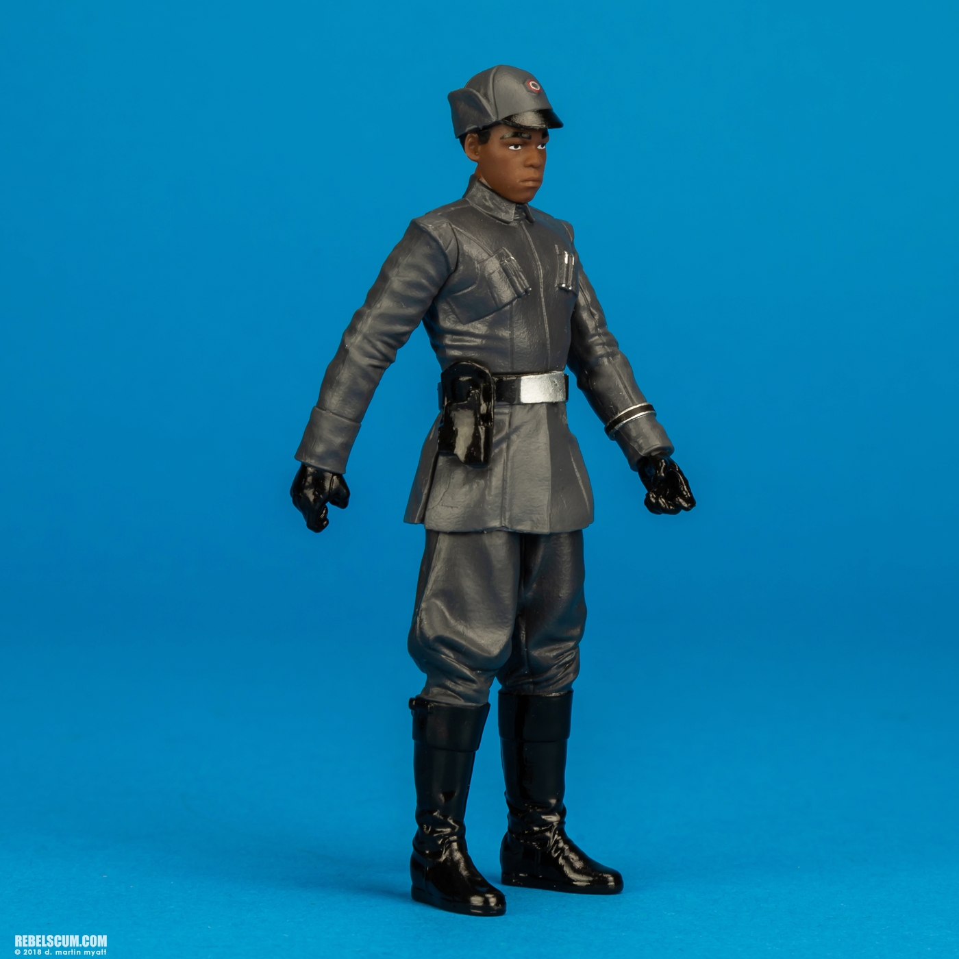 Finn-First-Order-Disguise-Captain-Phasma-Forcelink-Hasbro-002.jpg