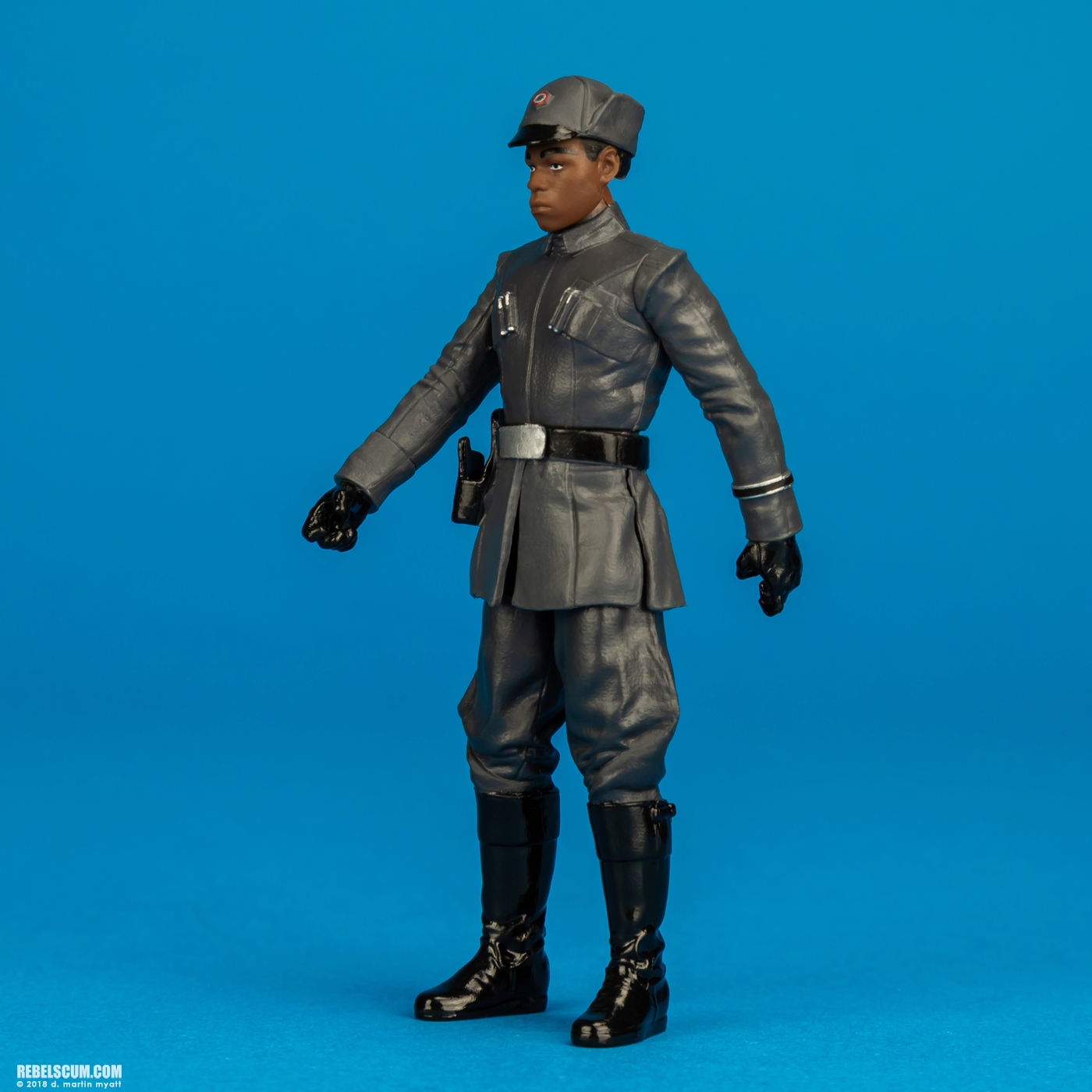 Finn-First-Order-Disguise-Captain-Phasma-Forcelink-Hasbro-003.jpg