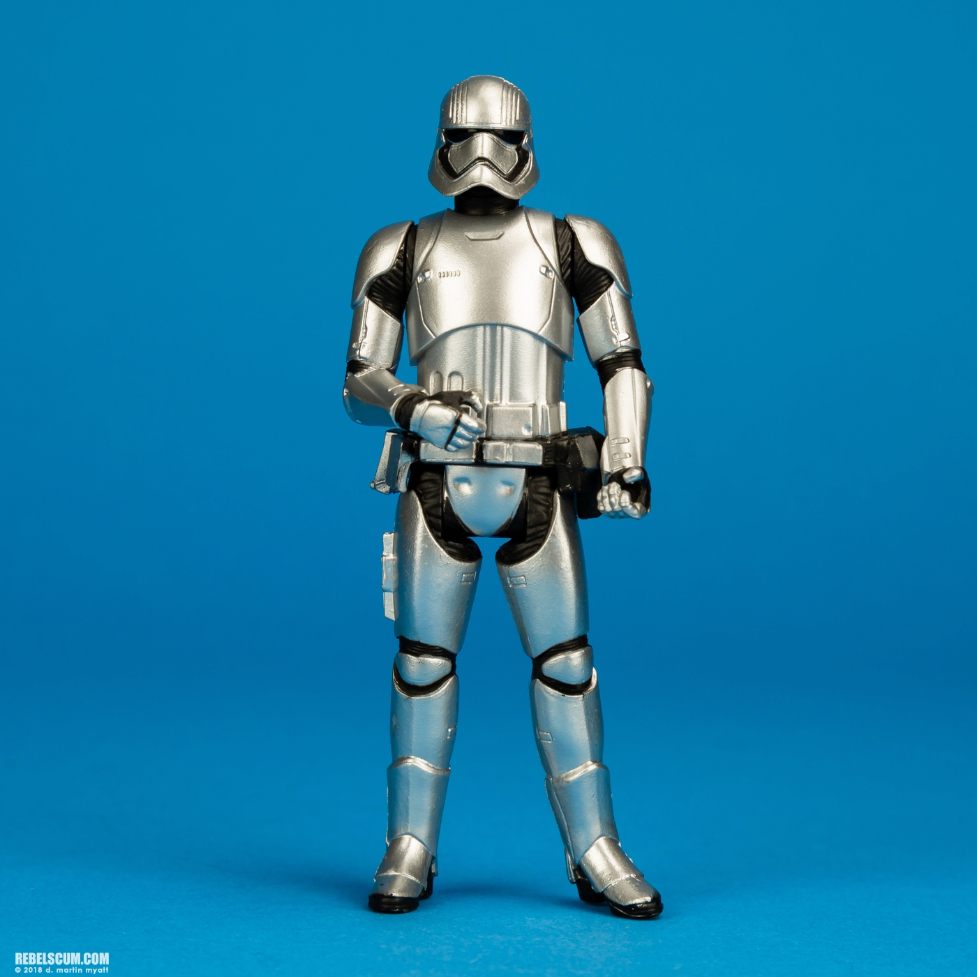 Finn-First-Order-Disguise-Captain-Phasma-Forcelink-Hasbro-005.jpg