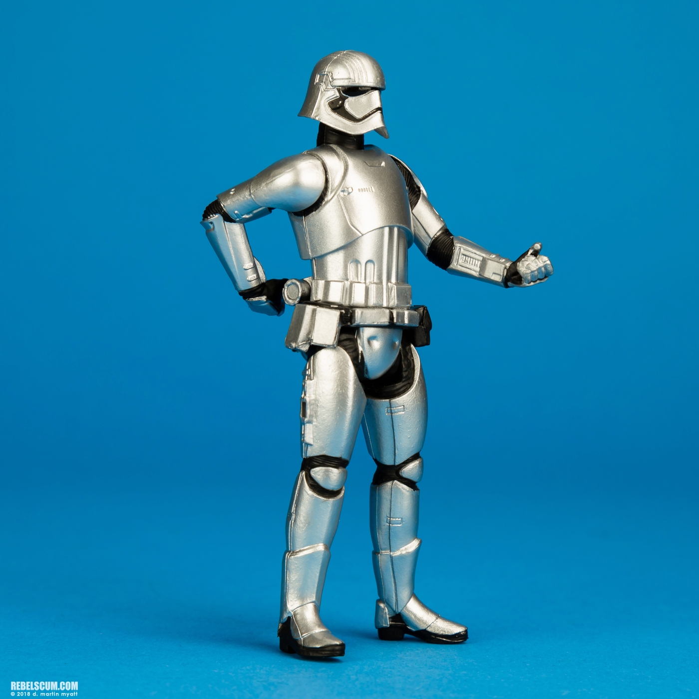 Finn-First-Order-Disguise-Captain-Phasma-Forcelink-Hasbro-006.jpg