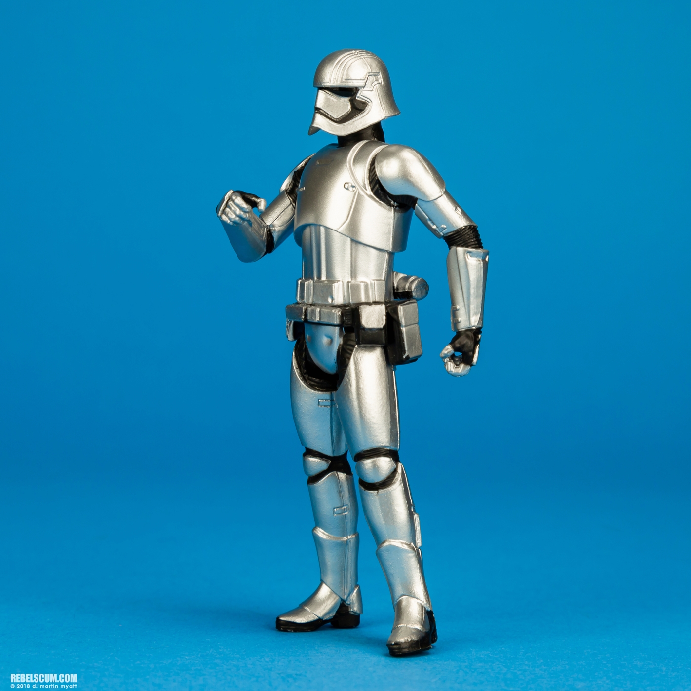 Finn-First-Order-Disguise-Captain-Phasma-Forcelink-Hasbro-007.jpg