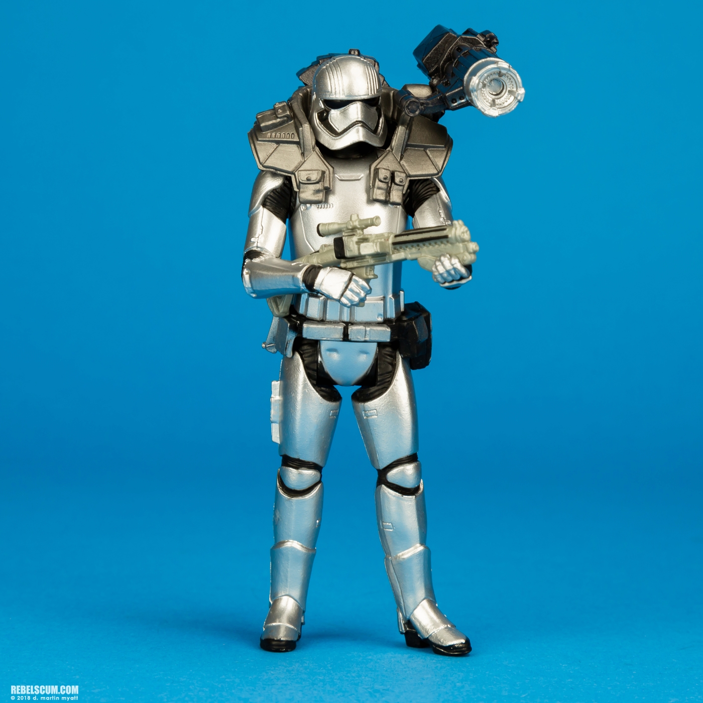 Finn-First-Order-Disguise-Captain-Phasma-Forcelink-Hasbro-013.jpg