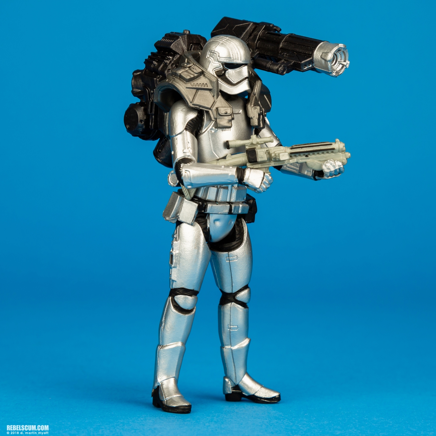 Finn-First-Order-Disguise-Captain-Phasma-Forcelink-Hasbro-014.jpg