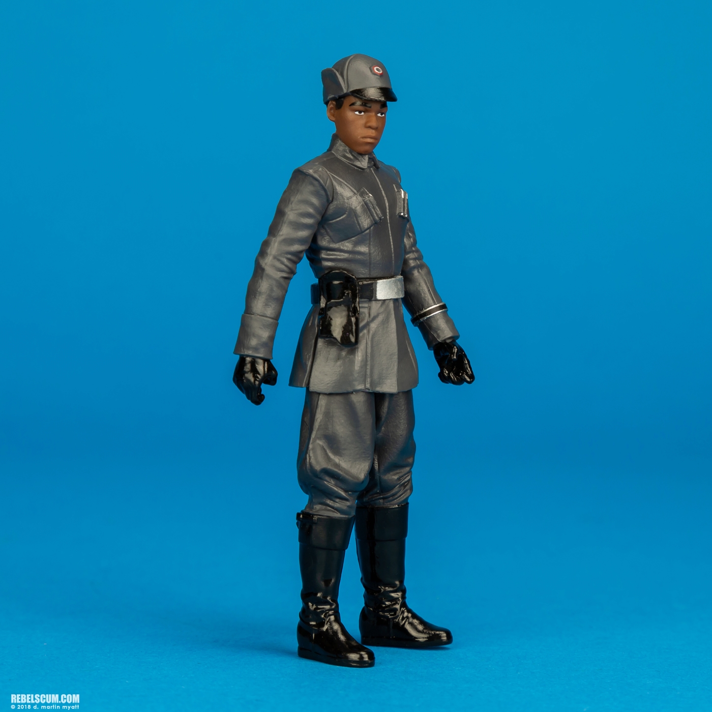 Finn-First-Order-Disguise-Captain-Phasma-Forcelink-Hasbro-018.jpg