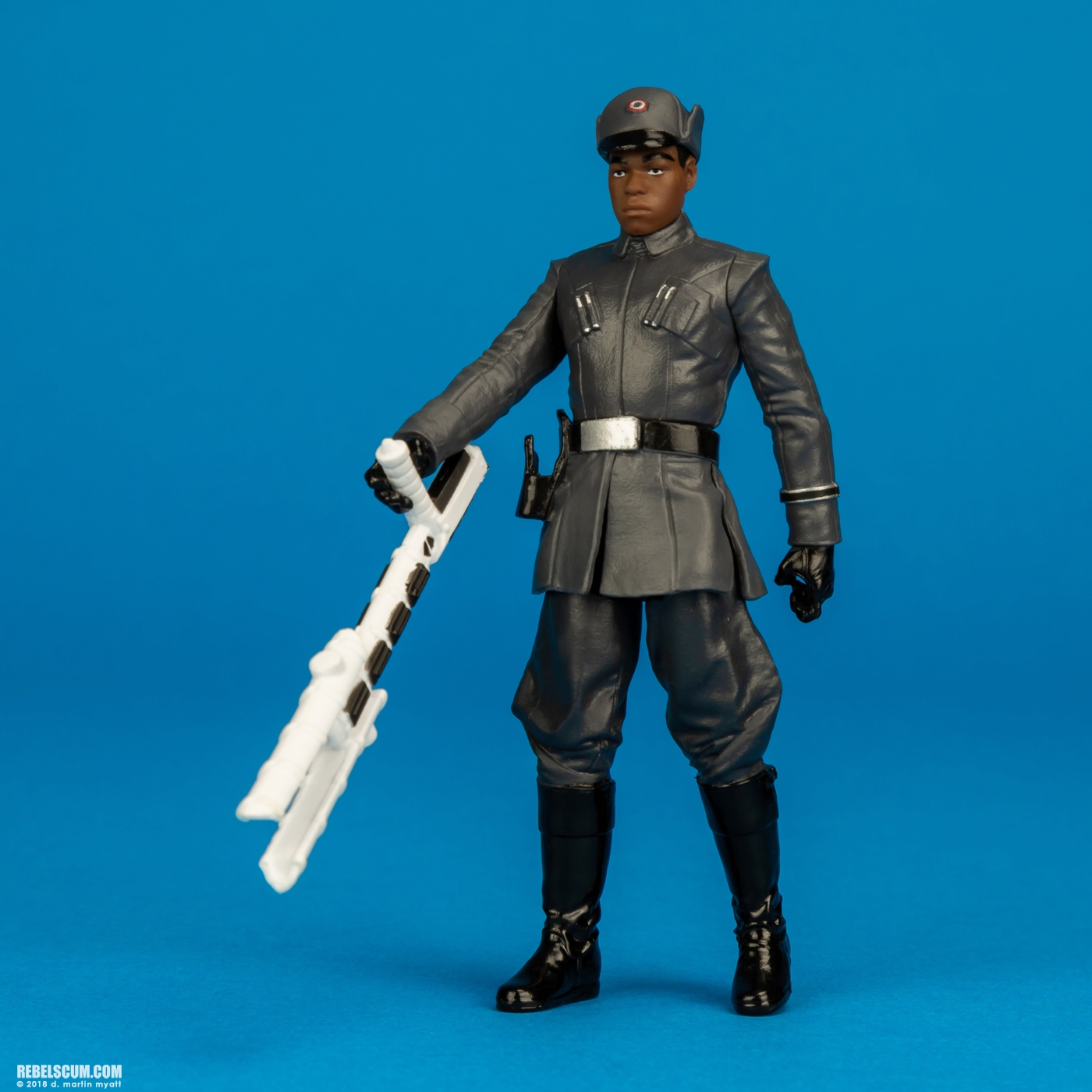 Finn-First-Order-Disguise-Captain-Phasma-Forcelink-Hasbro-021.jpg