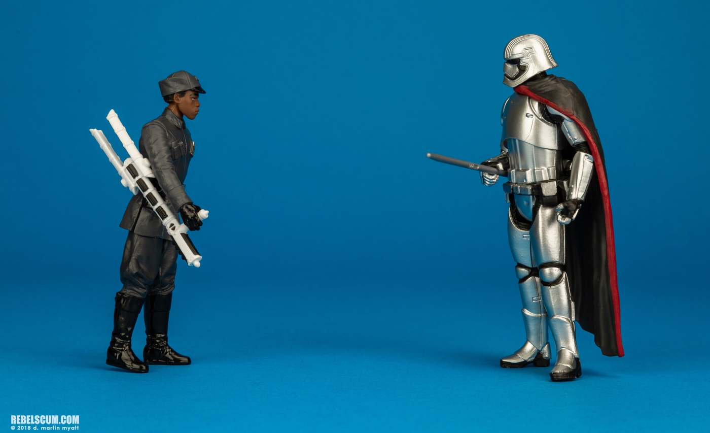 Finn-First-Order-Disguise-Captain-Phasma-Forcelink-Hasbro-024.jpg