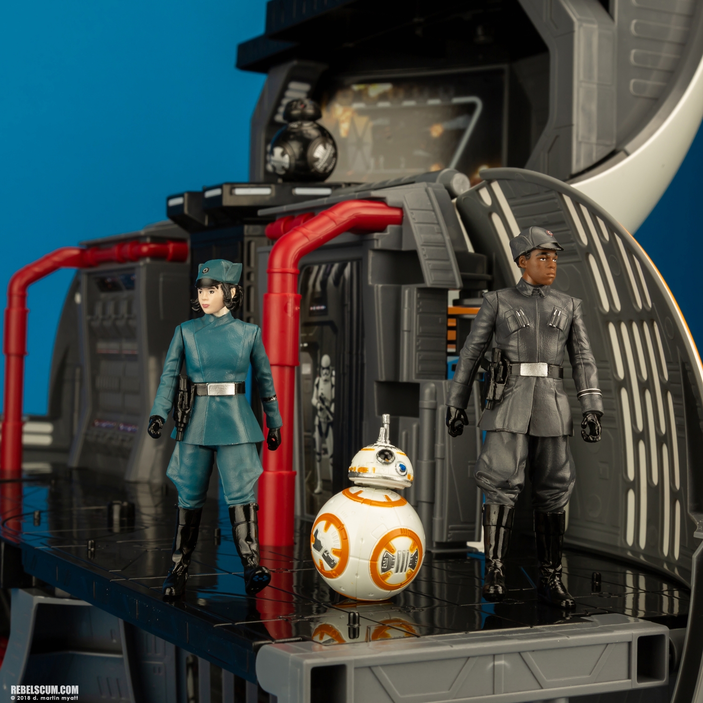 Finn-First-Order-Disguise-Captain-Phasma-Forcelink-Hasbro-026.jpg