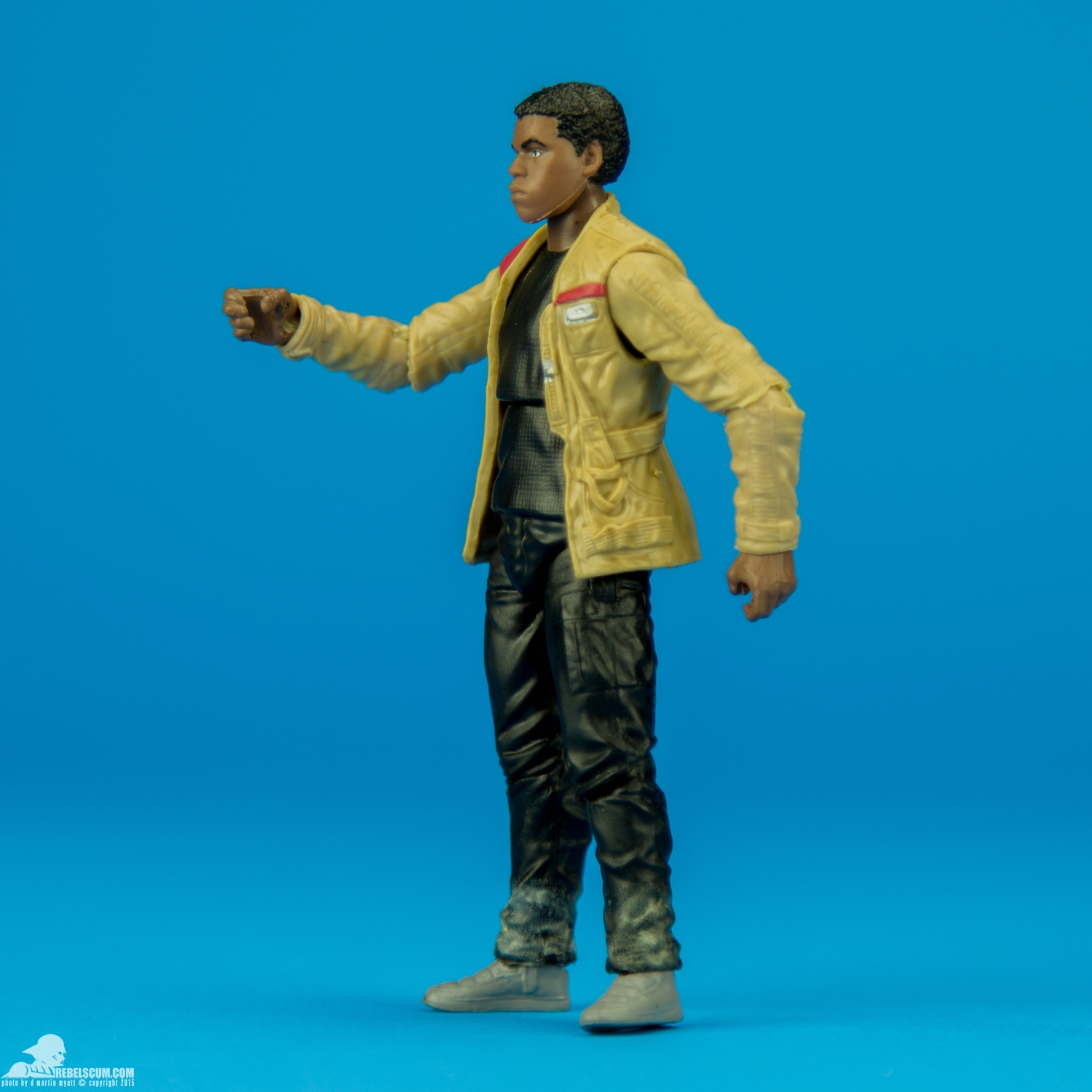 Finn-Jakku-The-Black-Series-Walmart-003.jpg