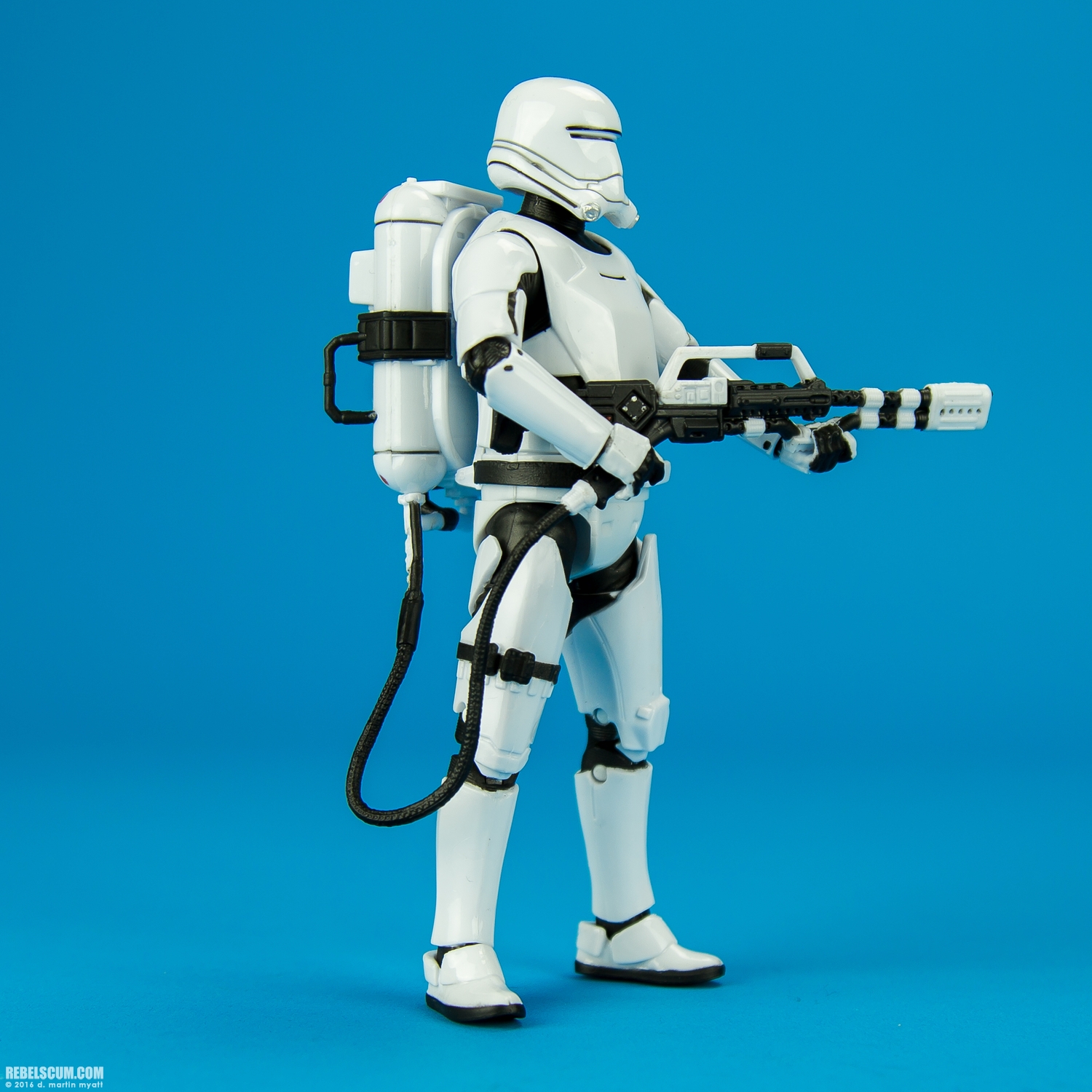 First-Order-Flametrooper-16-The-Black-Series-6-inch-002.jpg