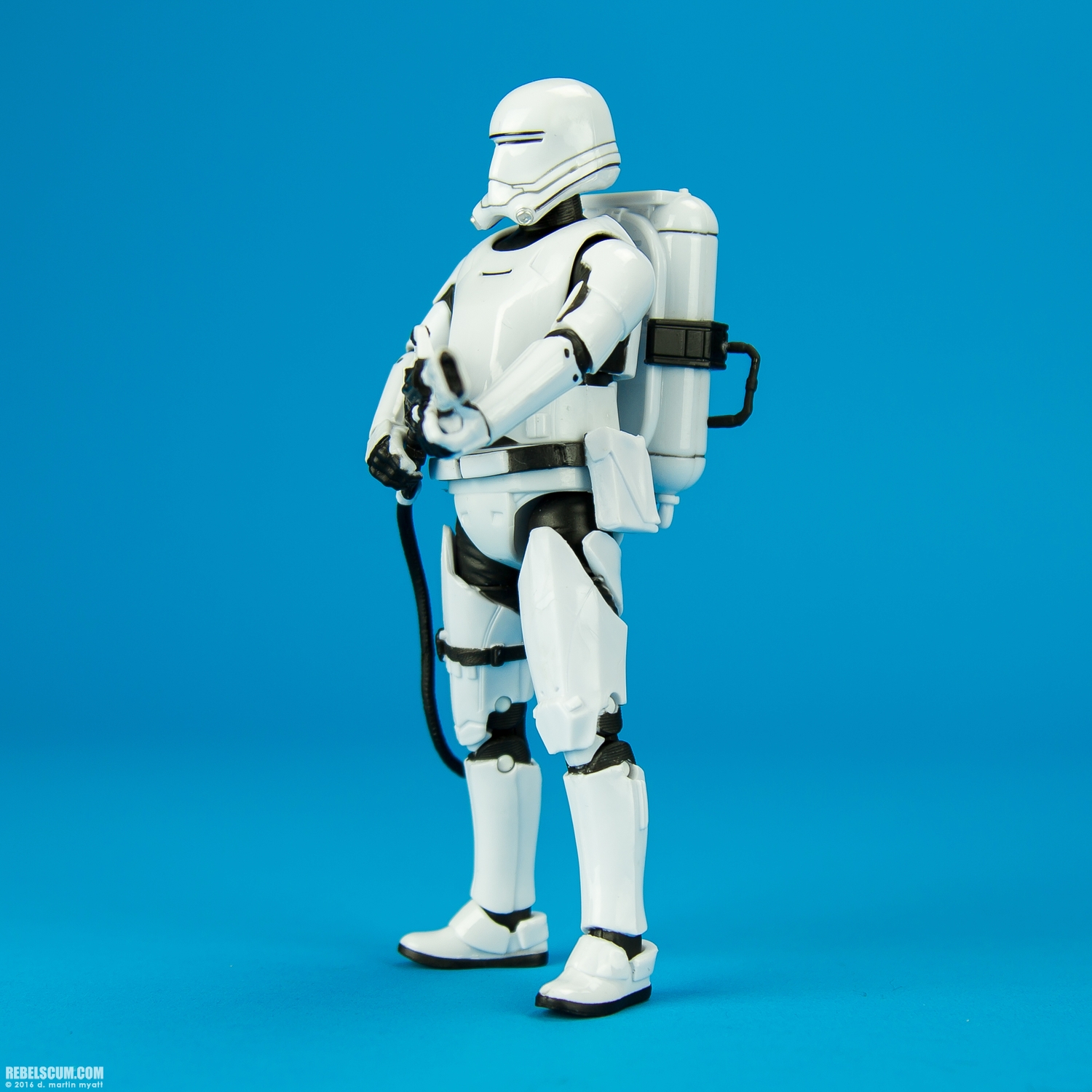 First-Order-Flametrooper-16-The-Black-Series-6-inch-003.jpg