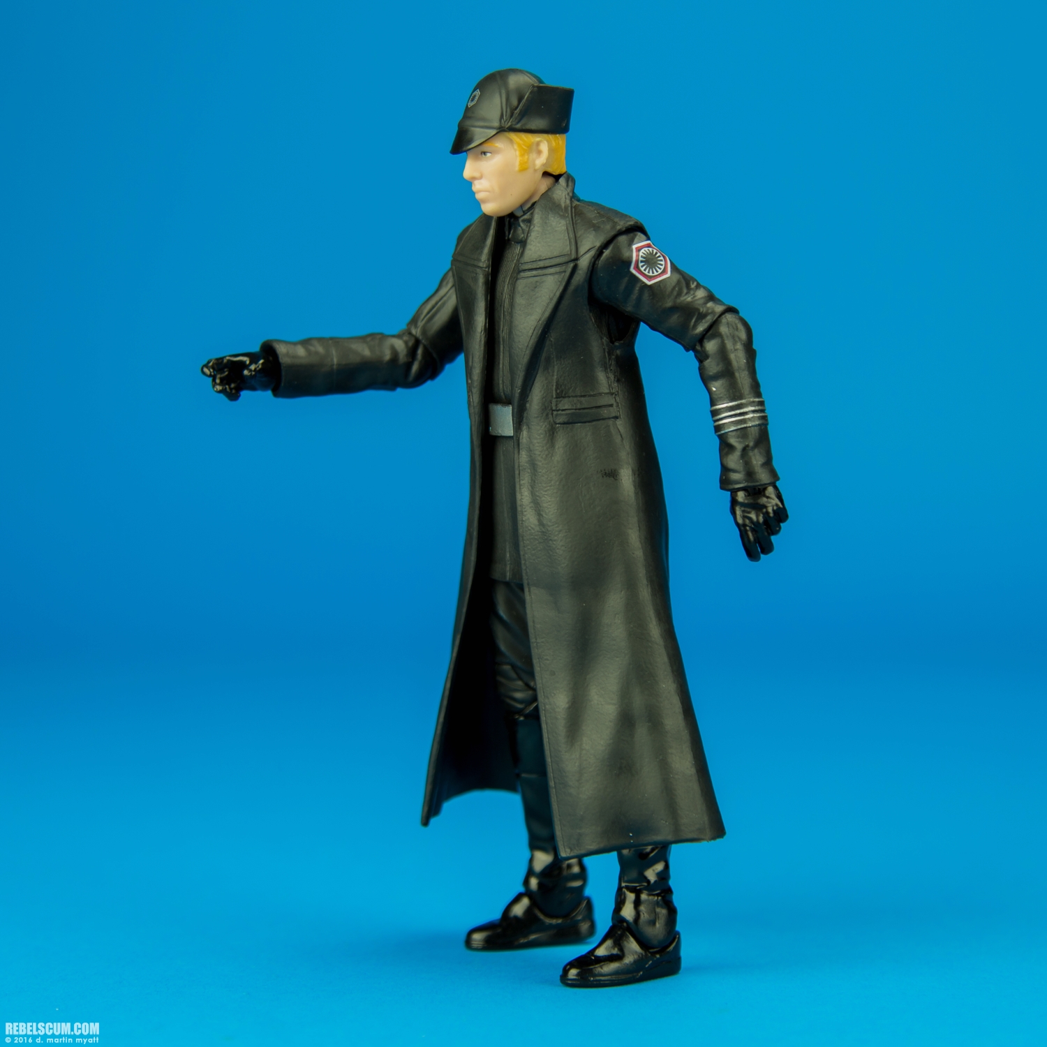 First-Order-General-Hux-13-The-Black-Series-6-inch-003.jpg