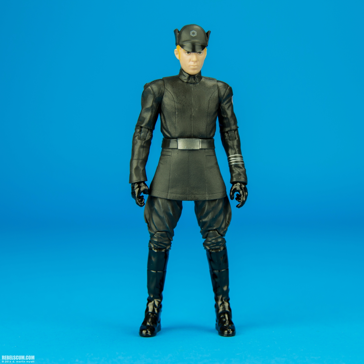 First-Order-General-Hux-13-The-Black-Series-6-inch-005.jpg