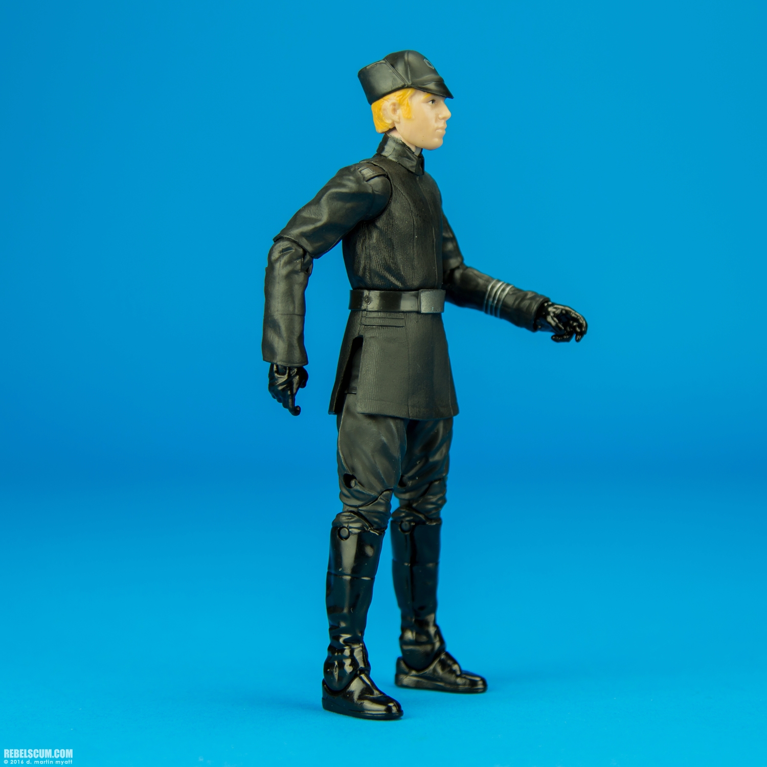 First-Order-General-Hux-13-The-Black-Series-6-inch-006.jpg