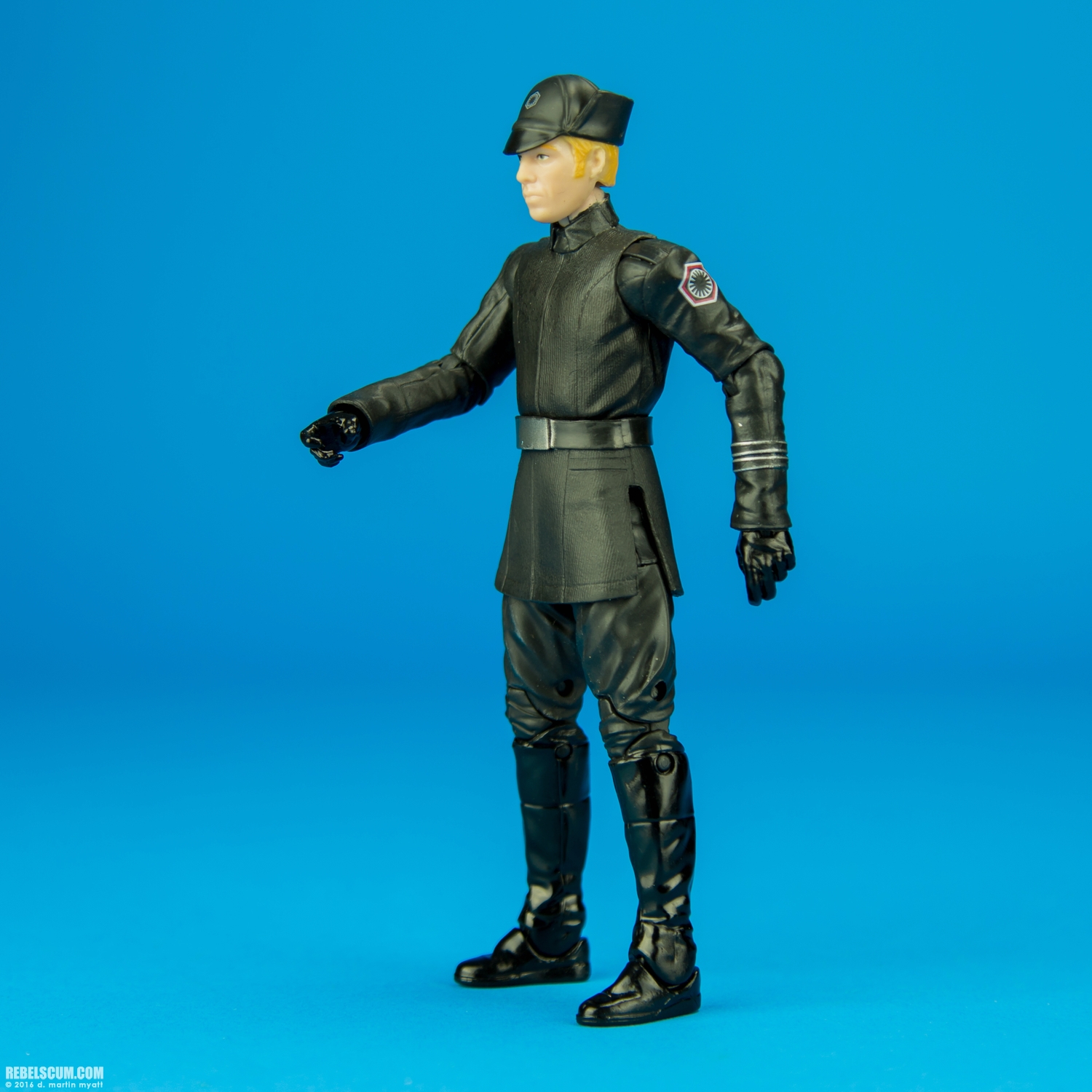 First-Order-General-Hux-13-The-Black-Series-6-inch-007.jpg