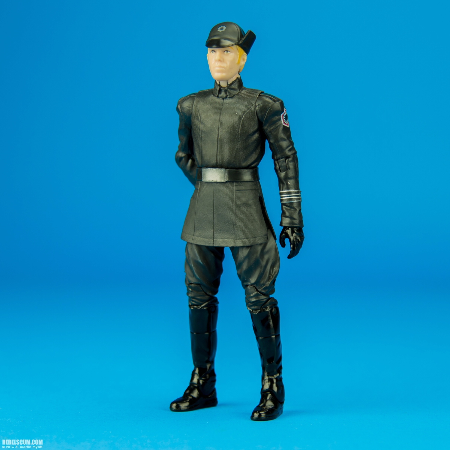 First-Order-General-Hux-13-The-Black-Series-6-inch-010.jpg