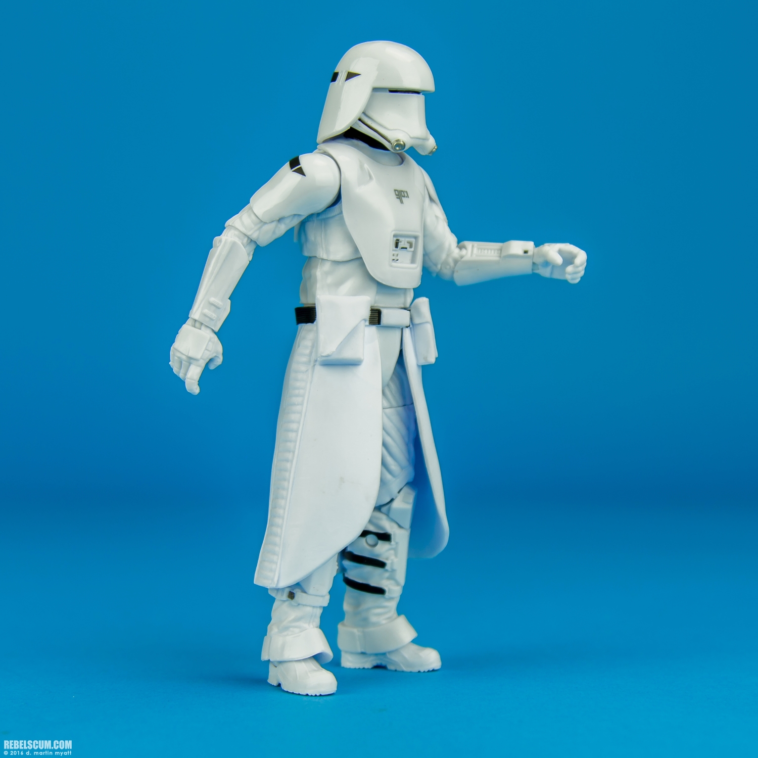 First-Order-Snowtrooper-12-The-Black-Series-6-inch-Hasbro-002.jpg