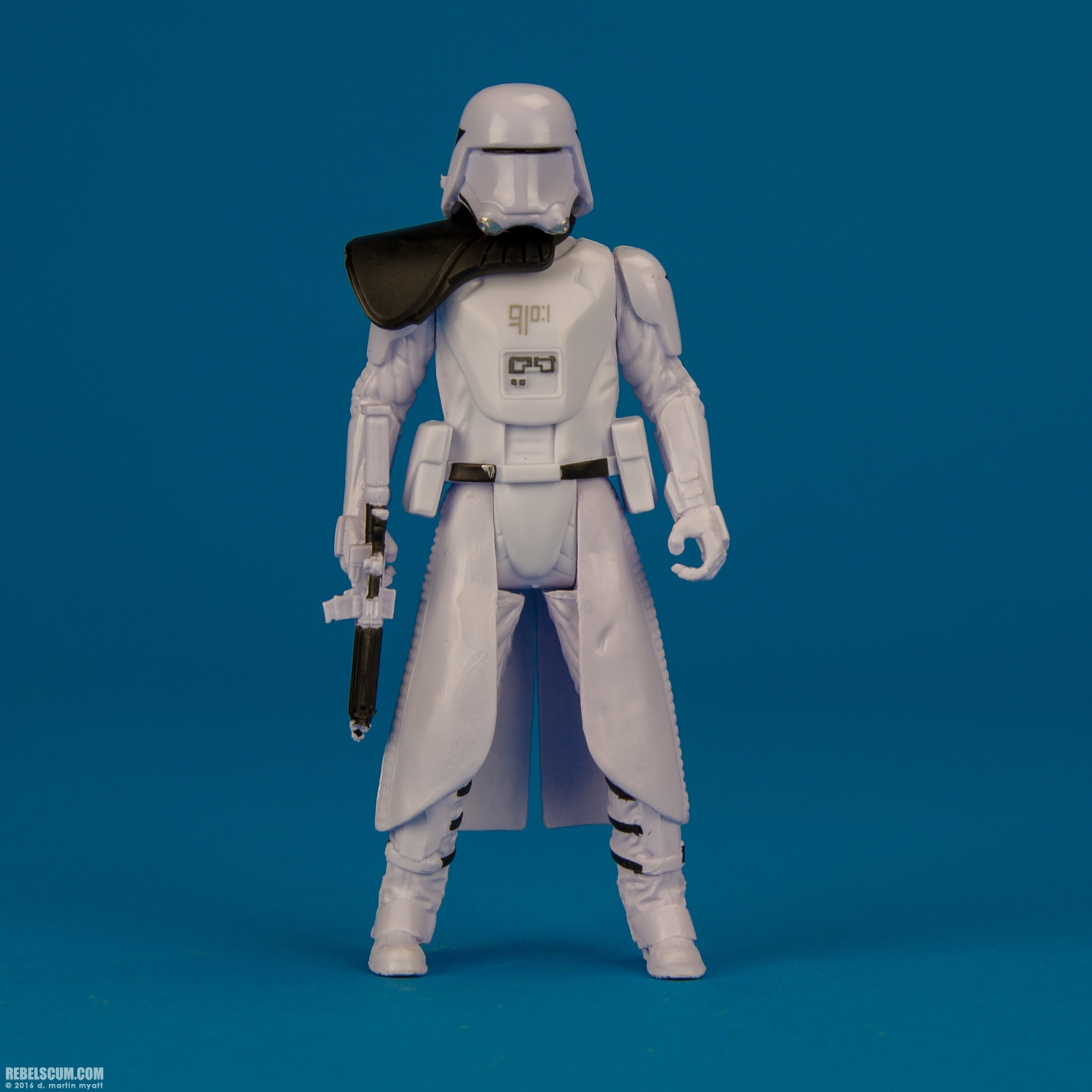 First-Order-Snowtrooper-Officer-Snap-Wexley-The-Force-Awakens-009.jpg