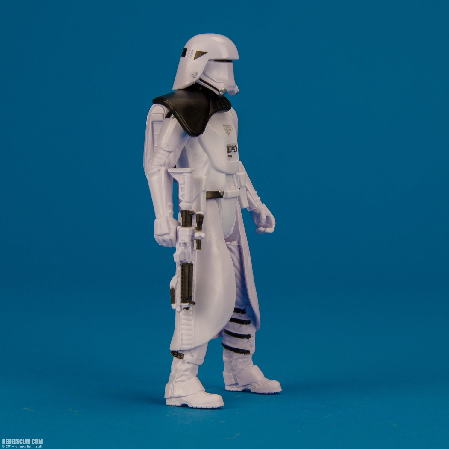 First-Order-Snowtrooper-Officer-Snap-Wexley-The-Force-Awakens-010.jpg