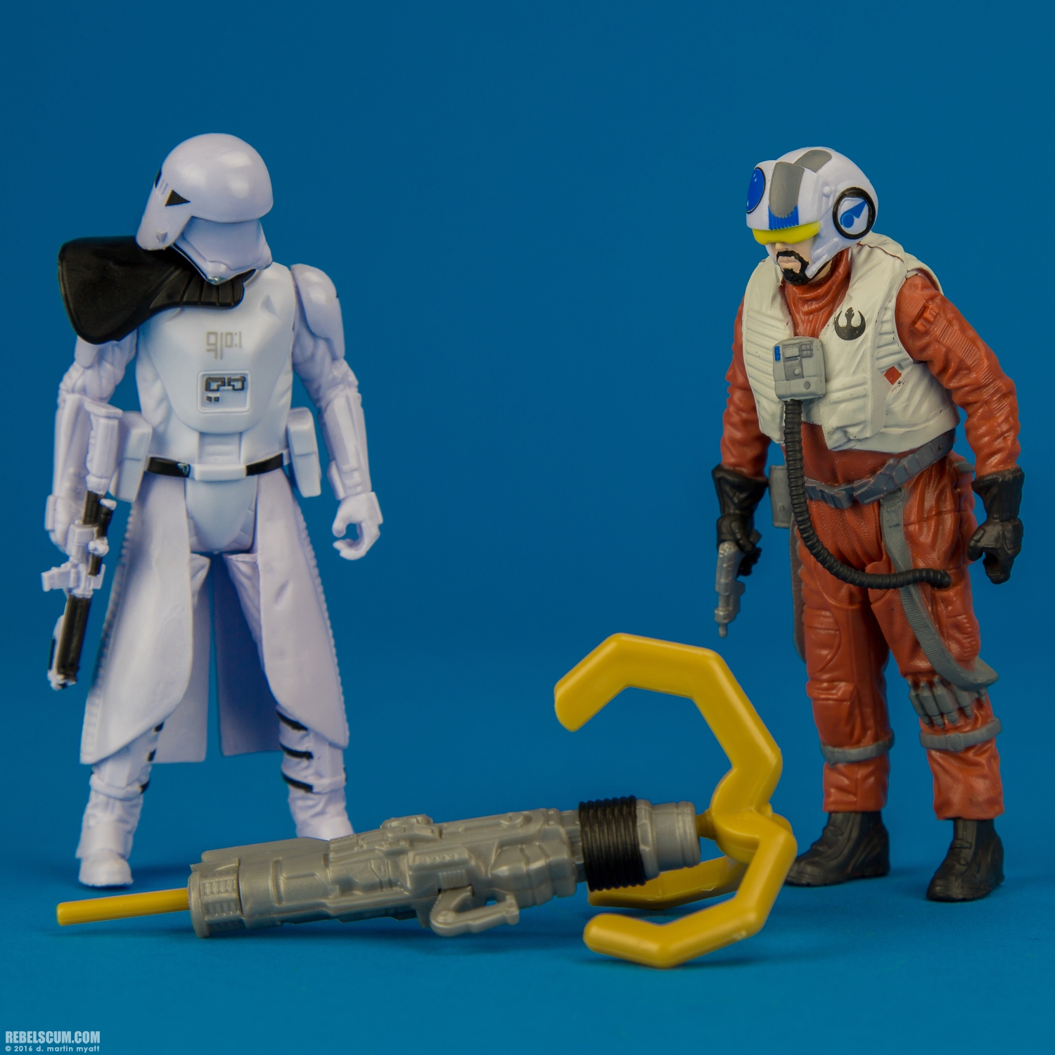 First-Order-Snowtrooper-Officer-Snap-Wexley-The-Force-Awakens-020.jpg