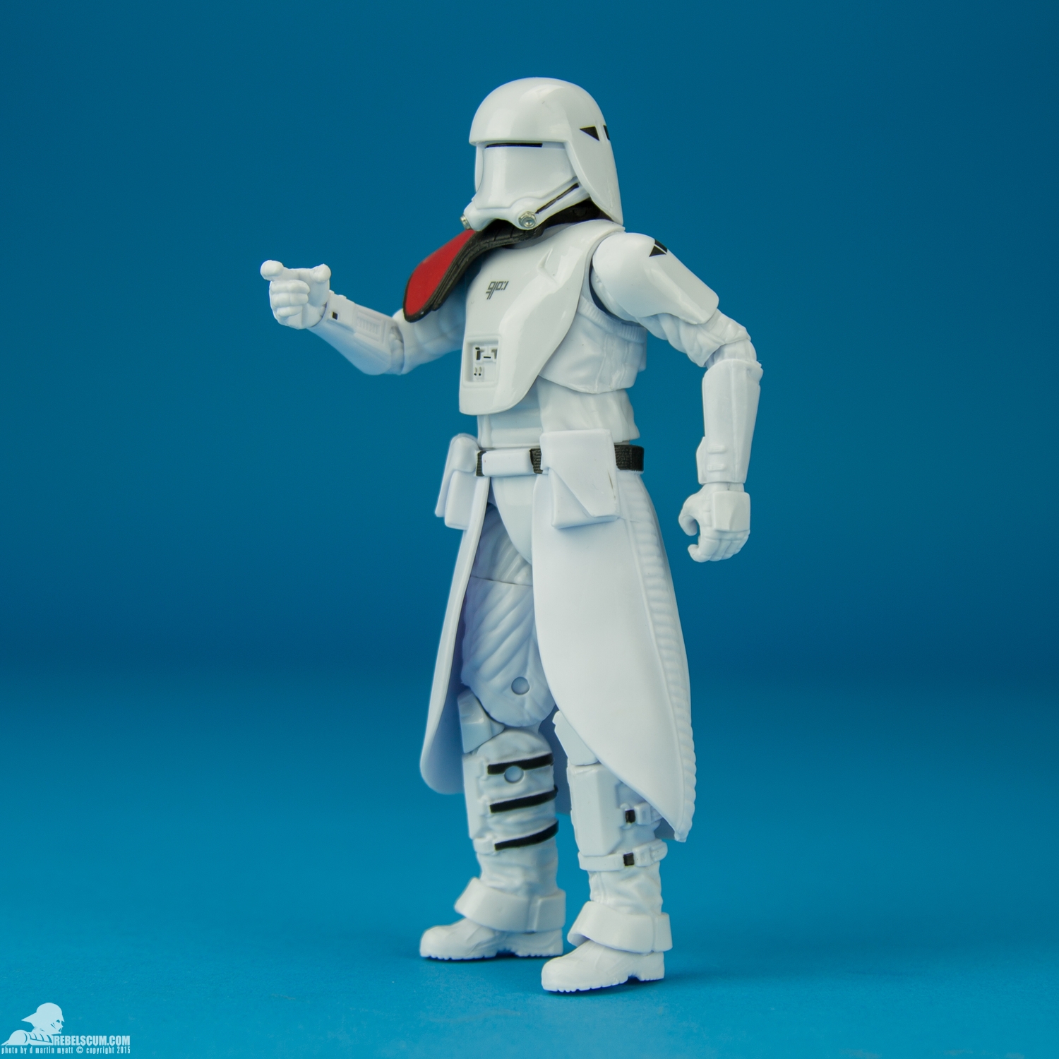 First-Order-Snowtrooper-Officer-The-Black-Series-6-inch-003.jpg