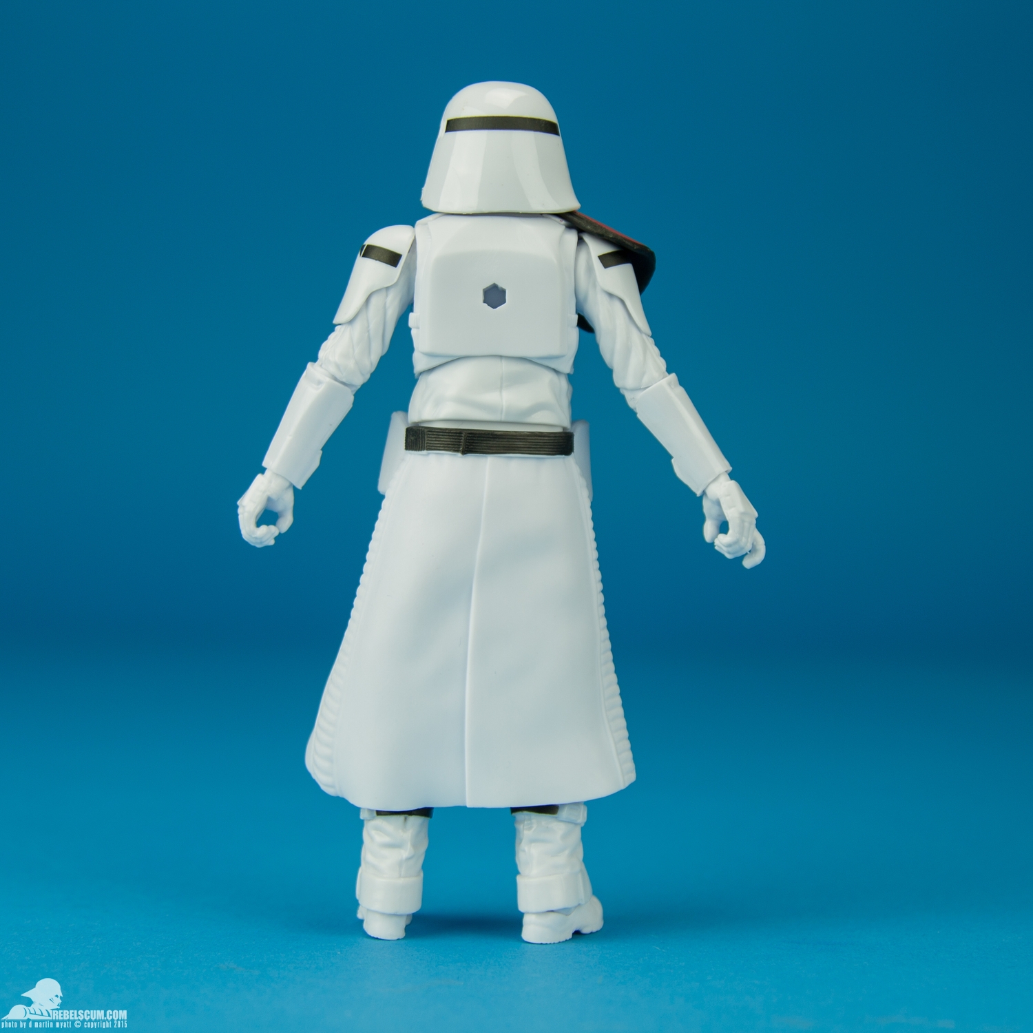 First-Order-Snowtrooper-Officer-The-Black-Series-6-inch-004.jpg