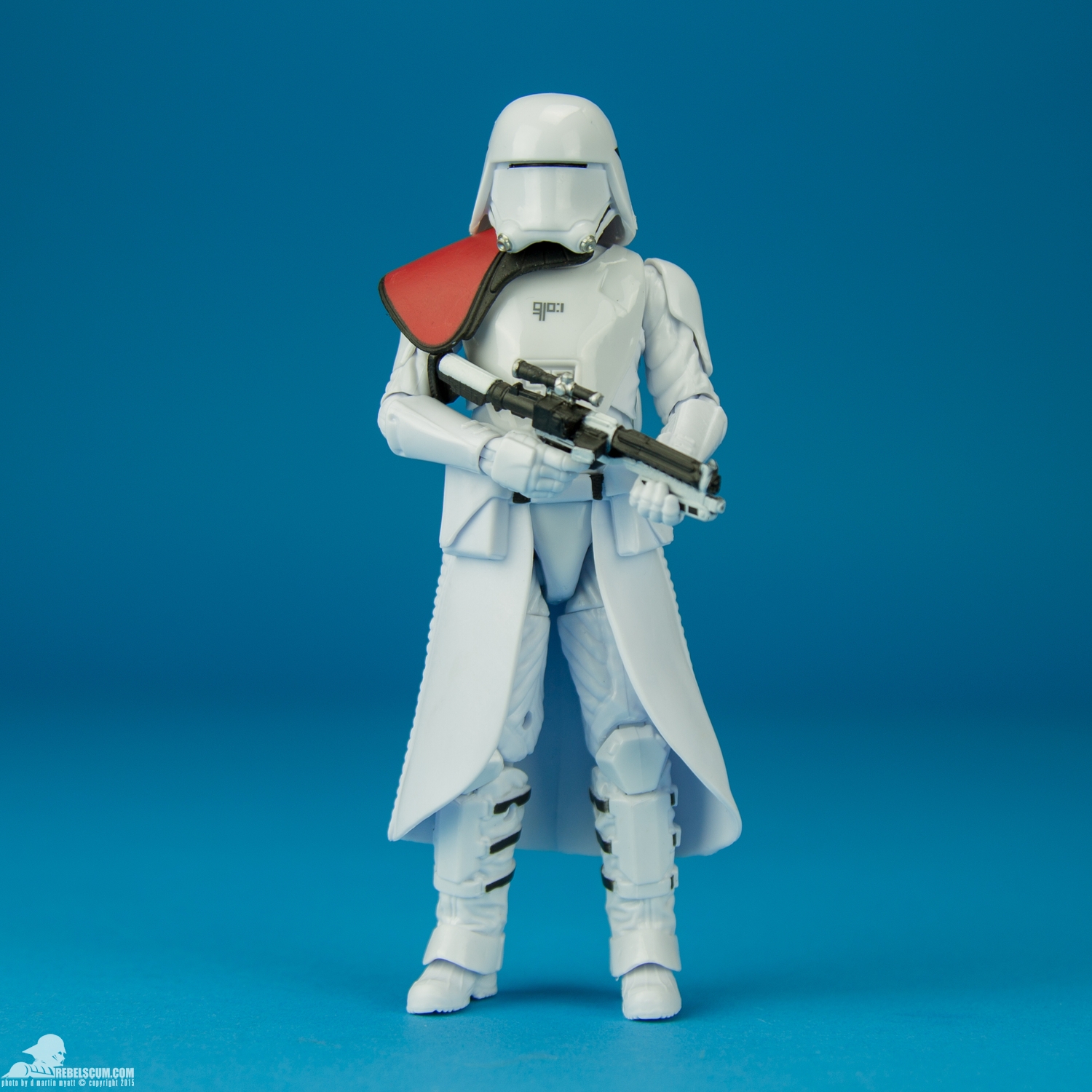 First-Order-Snowtrooper-Officer-The-Black-Series-6-inch-005.jpg