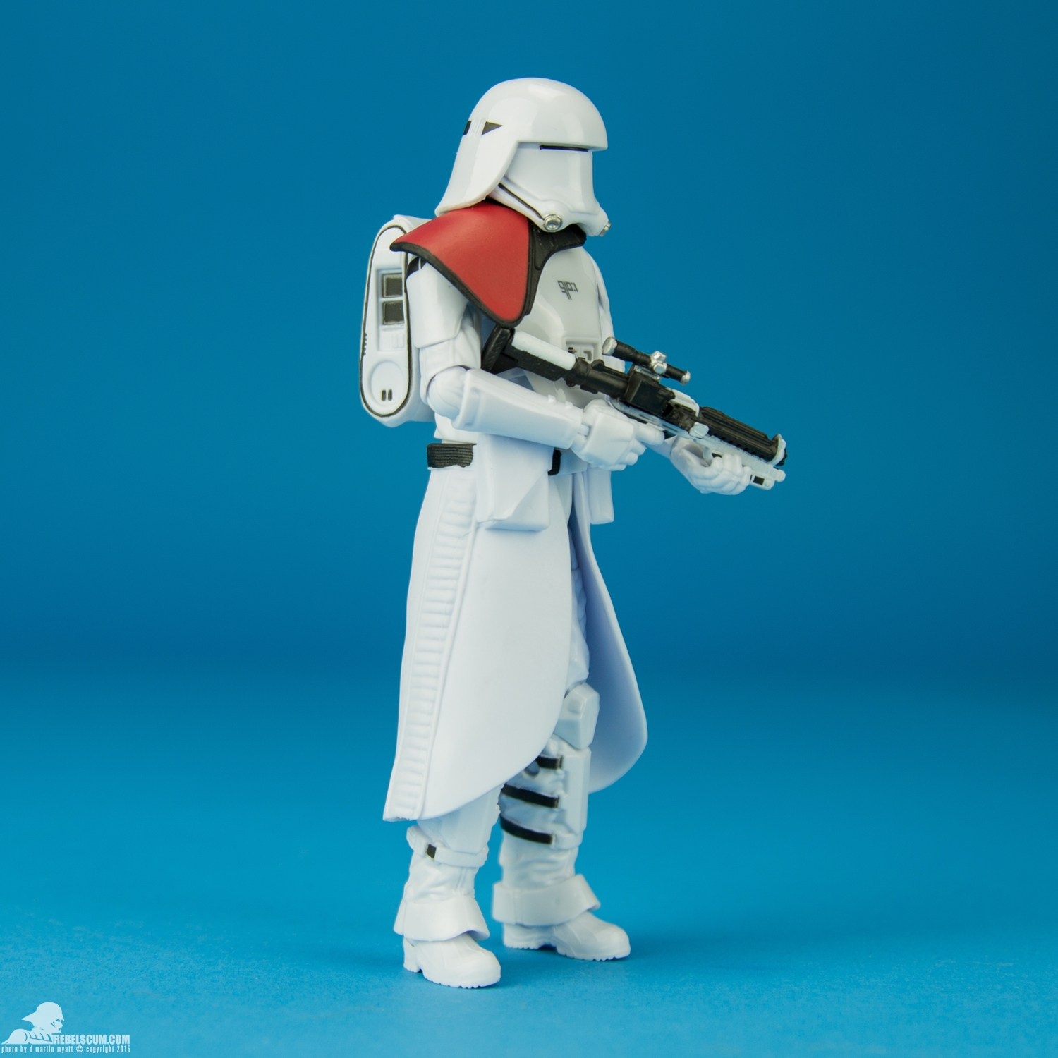 First-Order-Snowtrooper-Officer-The-Black-Series-6-inch-006.jpg