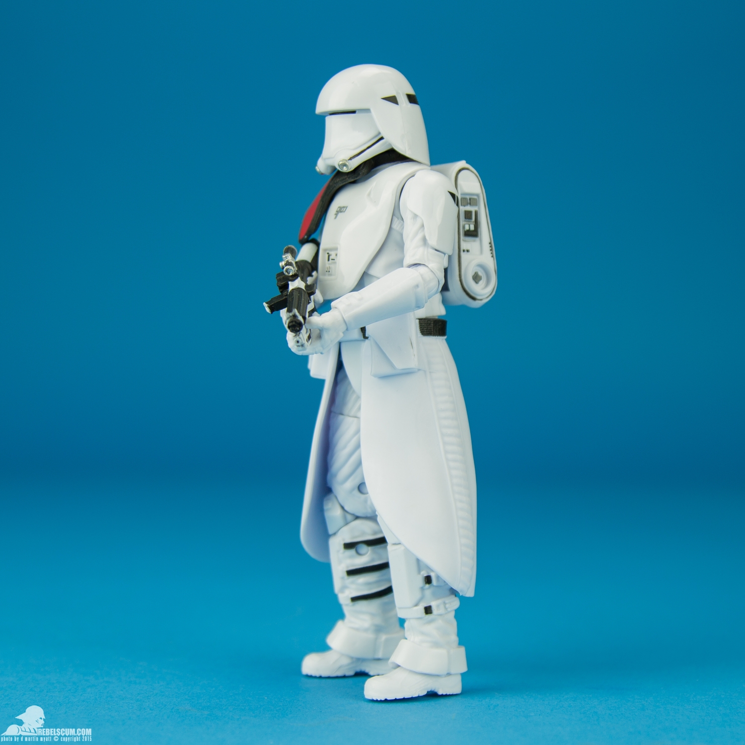 First-Order-Snowtrooper-Officer-The-Black-Series-6-inch-007.jpg