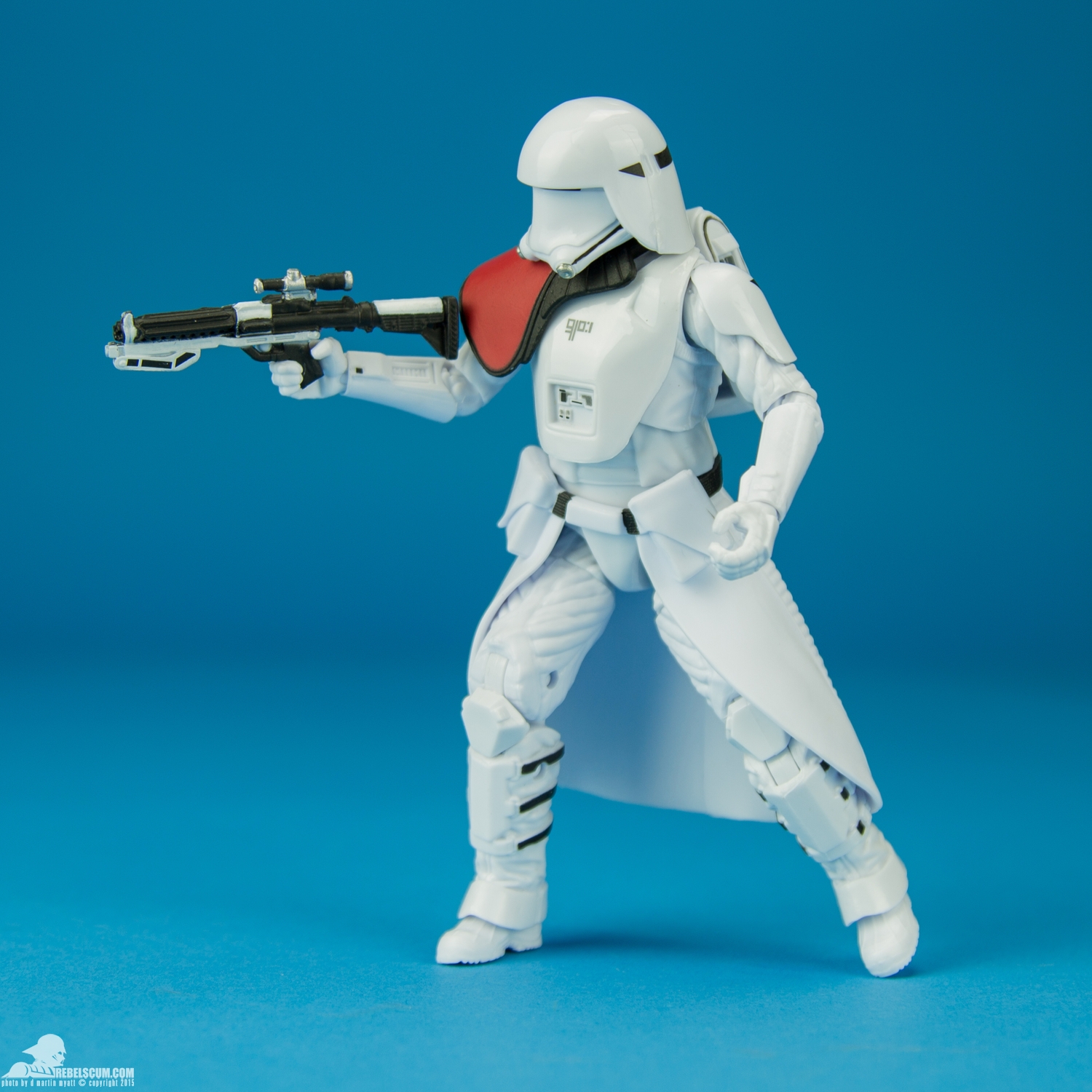 First-Order-Snowtrooper-Officer-The-Black-Series-6-inch-010.jpg