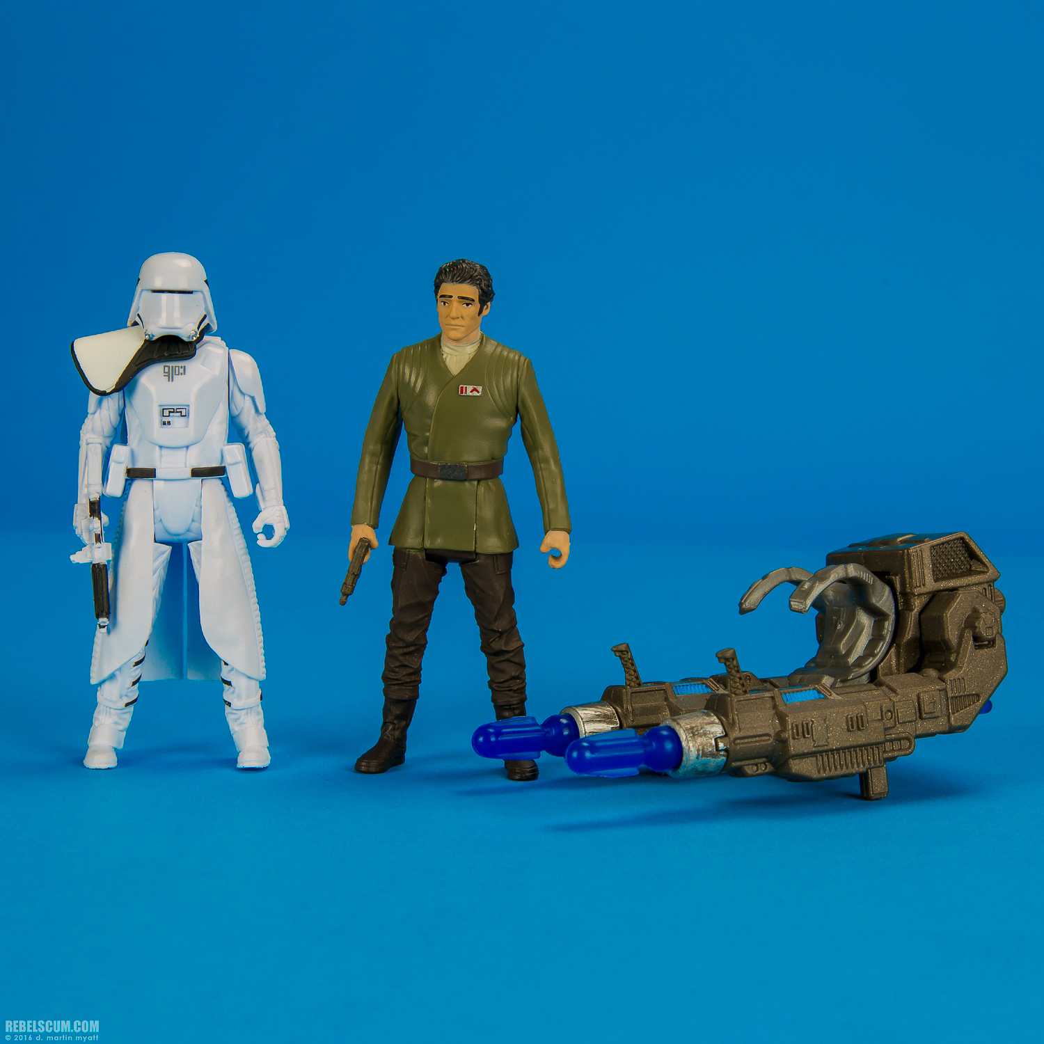 First-Order-Snowtrooper-officer-VS-Poe-Dameron-Rogue-One-014.jpg