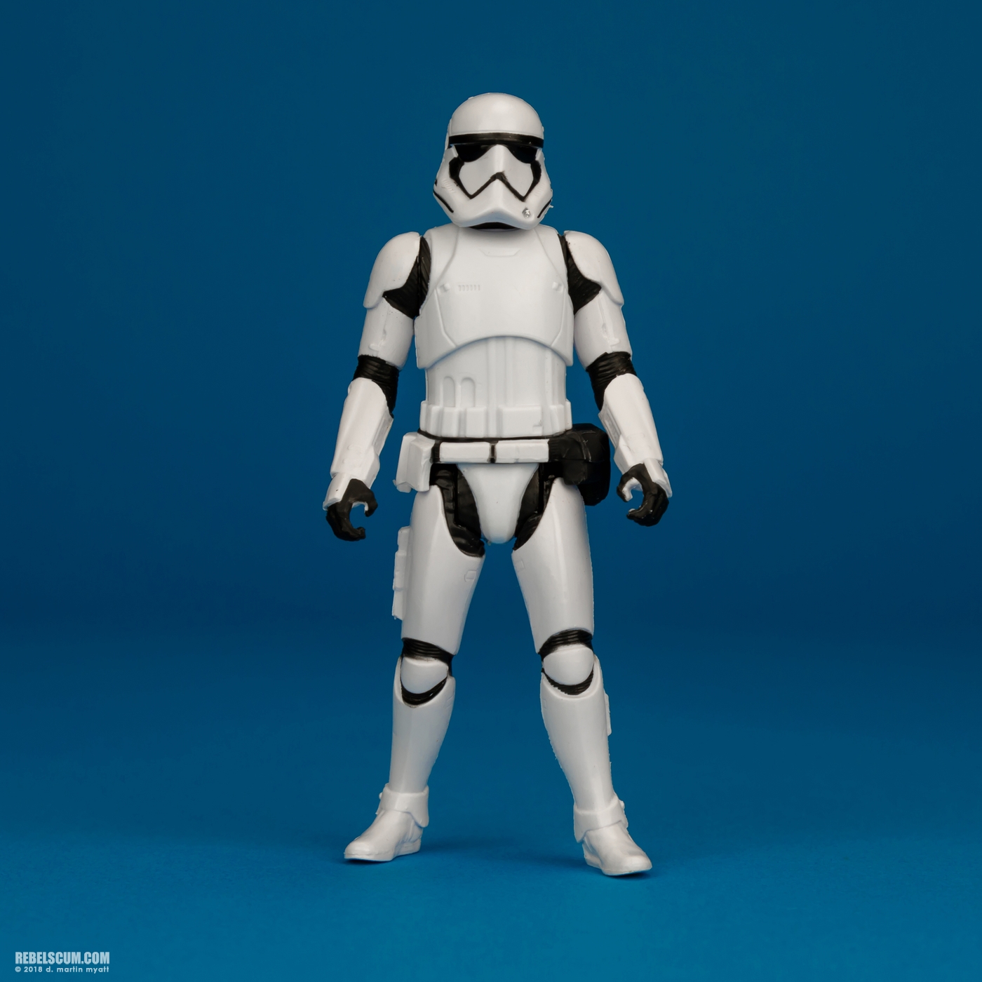 First-Order-Stormtrooper-Officer-Solo-Force-Link-Hasbro-001.jpg