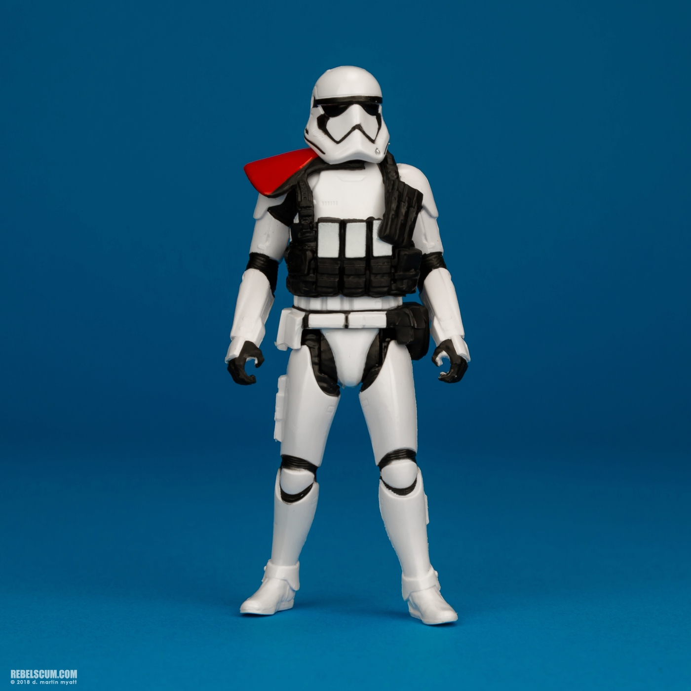 First-Order-Stormtrooper-Officer-Solo-Force-Link-Hasbro-005.jpg