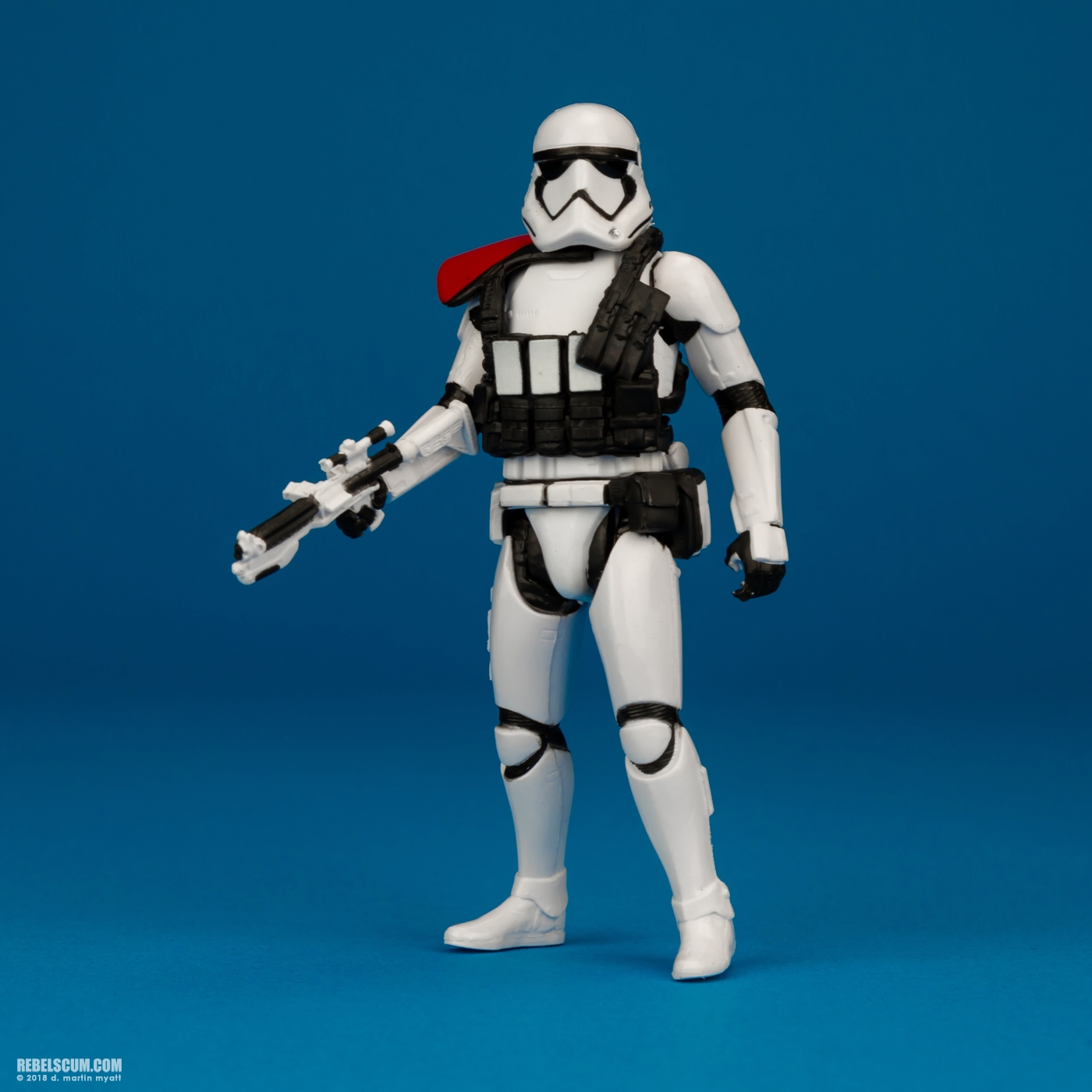 First-Order-Stormtrooper-Officer-Solo-Force-Link-Hasbro-011.jpg