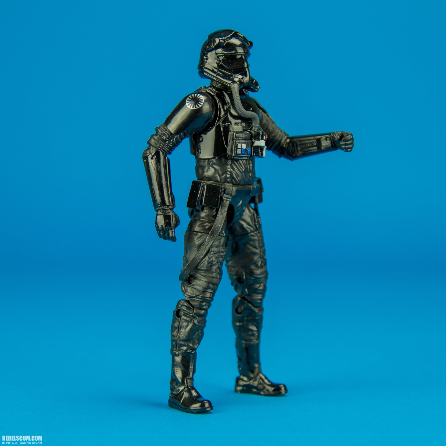 First-Order-TIE-Fighter-Pilot-11-The-Black-Series-6-inch-002.jpg